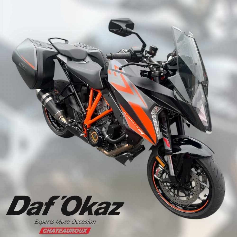 KTM 1290 Super Duke GT 2018 vue 3/4 droite