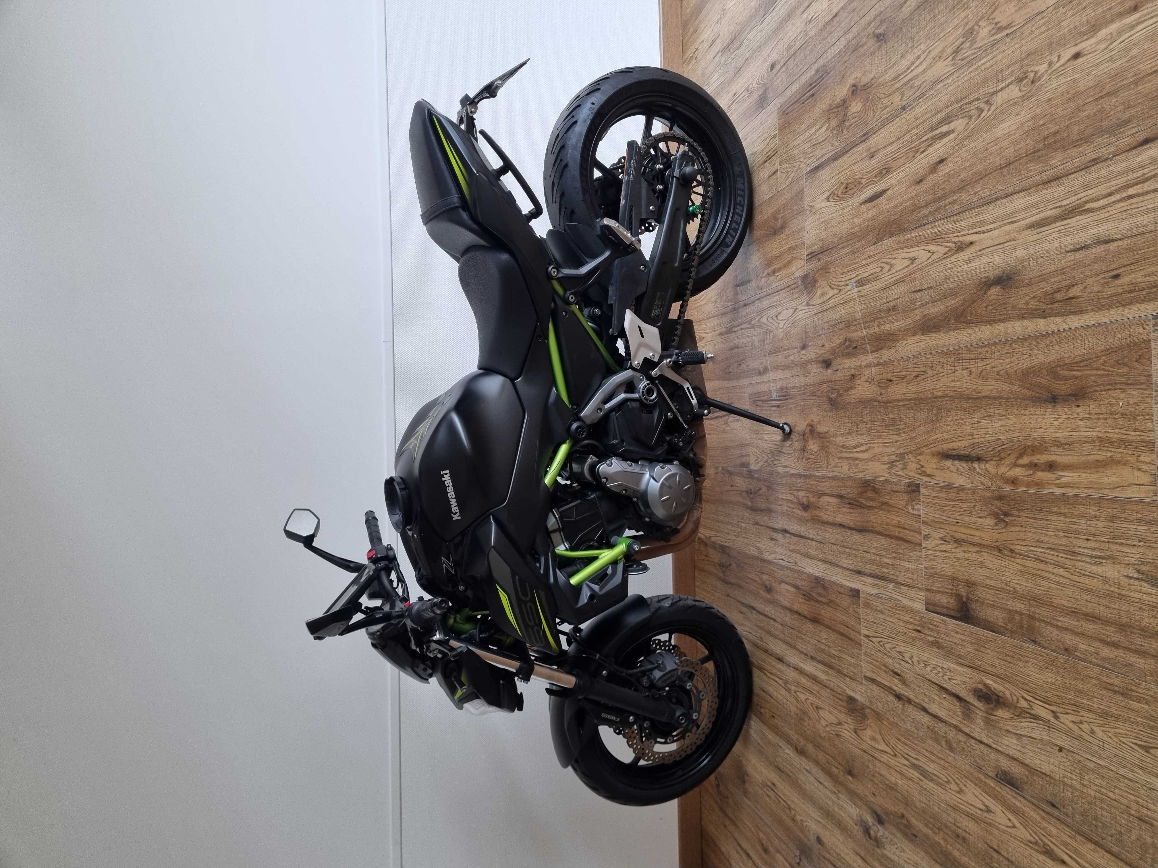 Kawasaki Z 650 2019 HD vue gauche