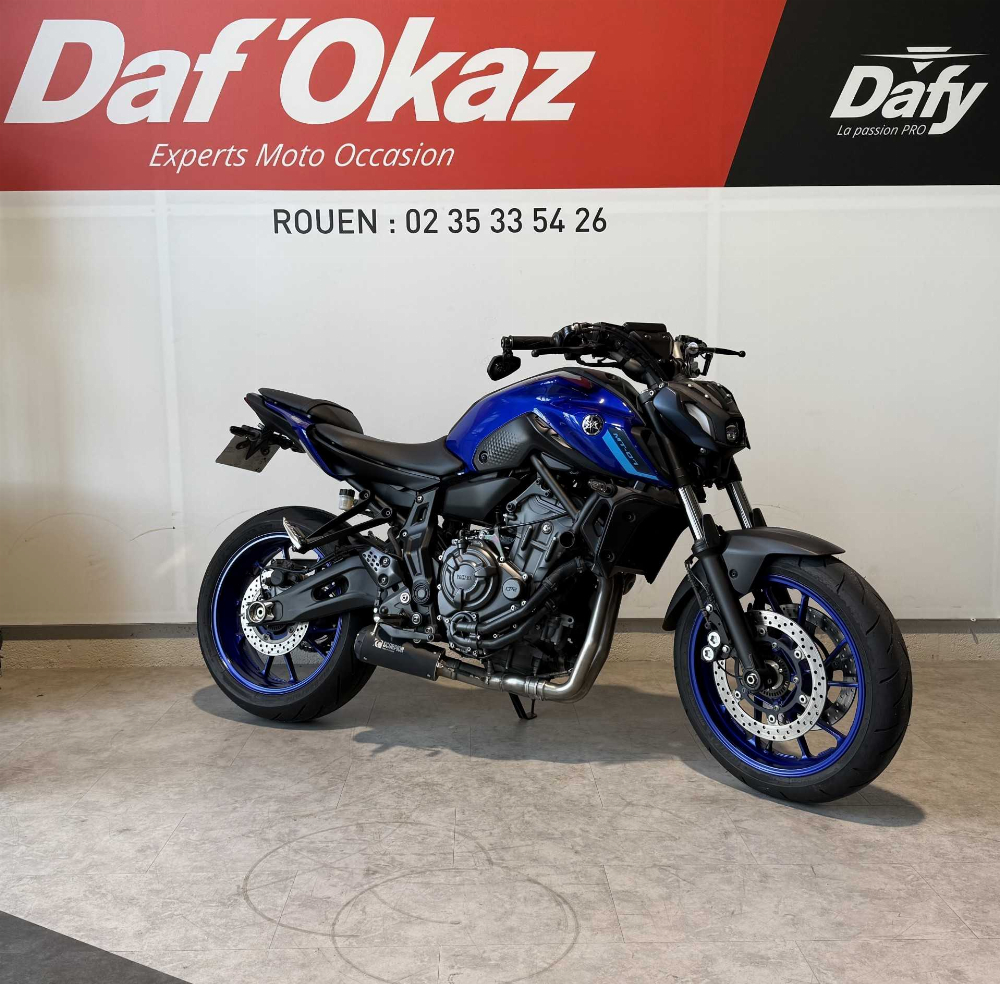 Yamaha MT-07 700 A2 2023 vue 3/4 droite