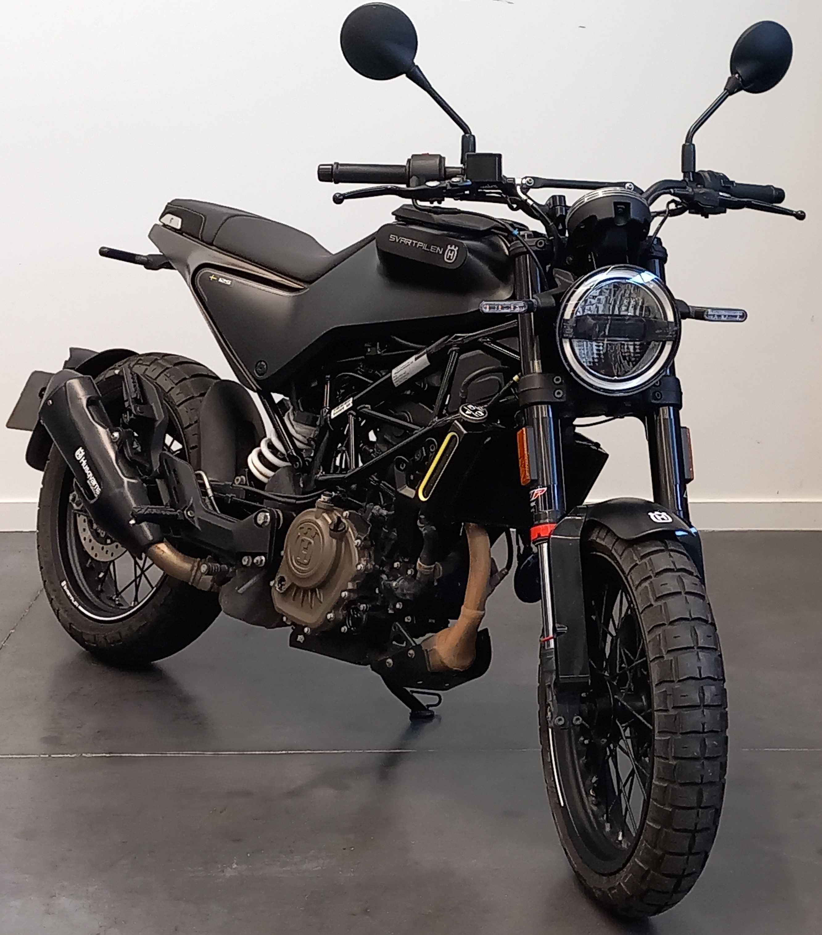 Husqvarna Svartpilen 125 2023 HD vue 3/4 droite
