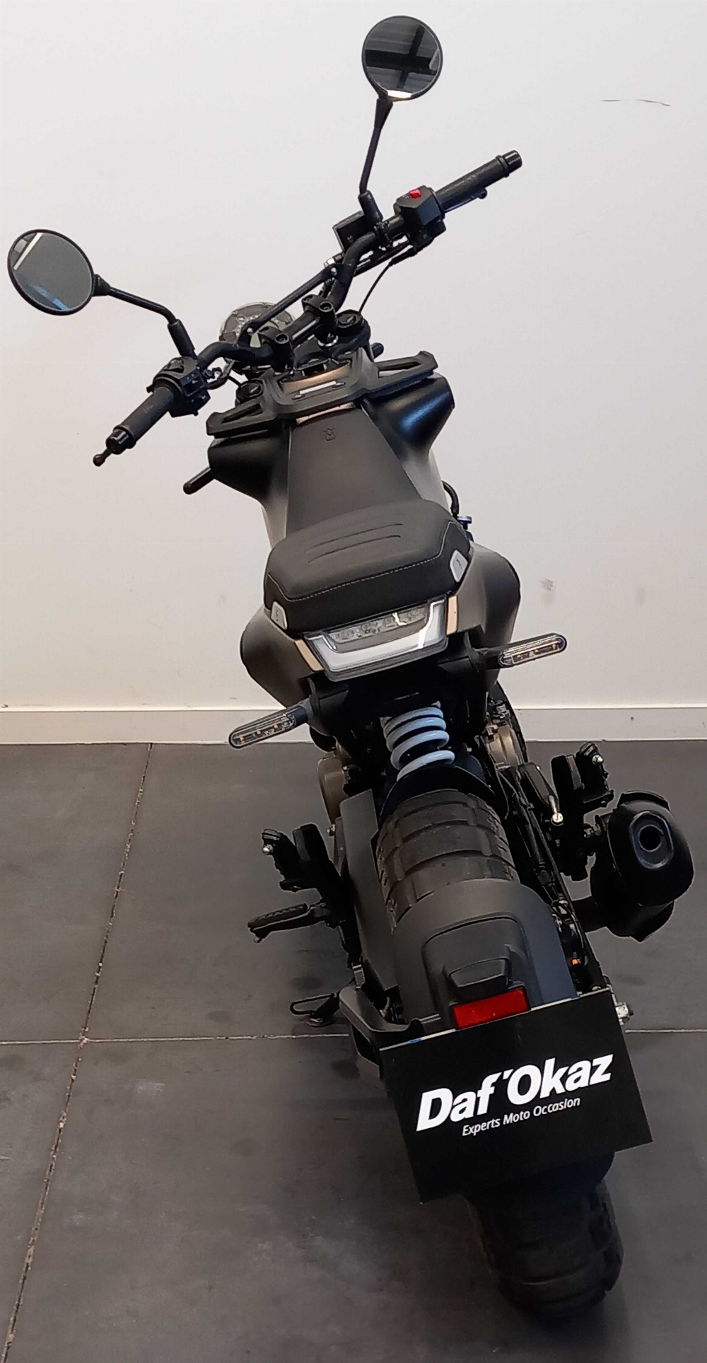 Husqvarna Svartpilen 125 2023 vue arrière