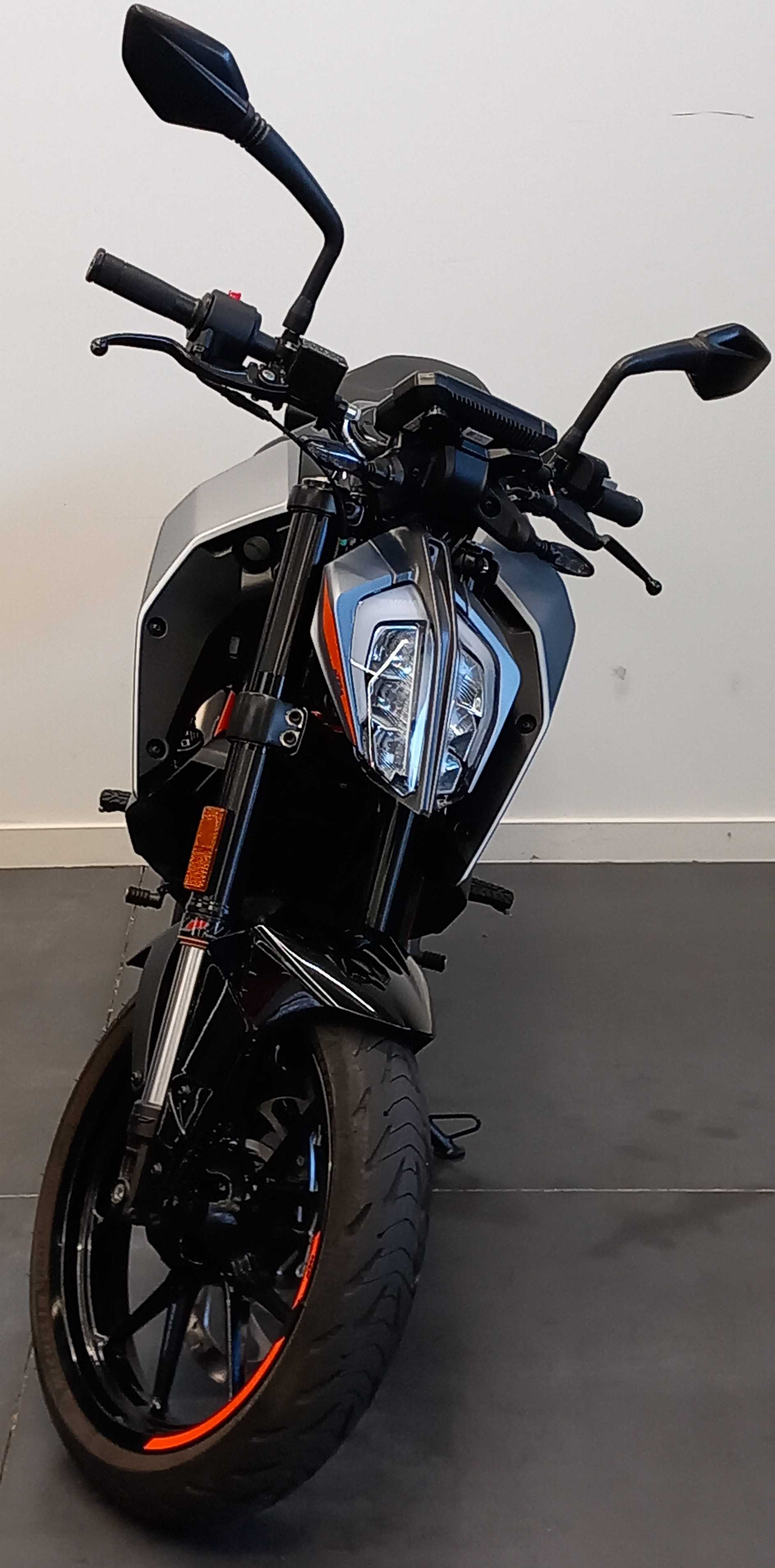 KTM 125 Duke 2021 HD vue avant