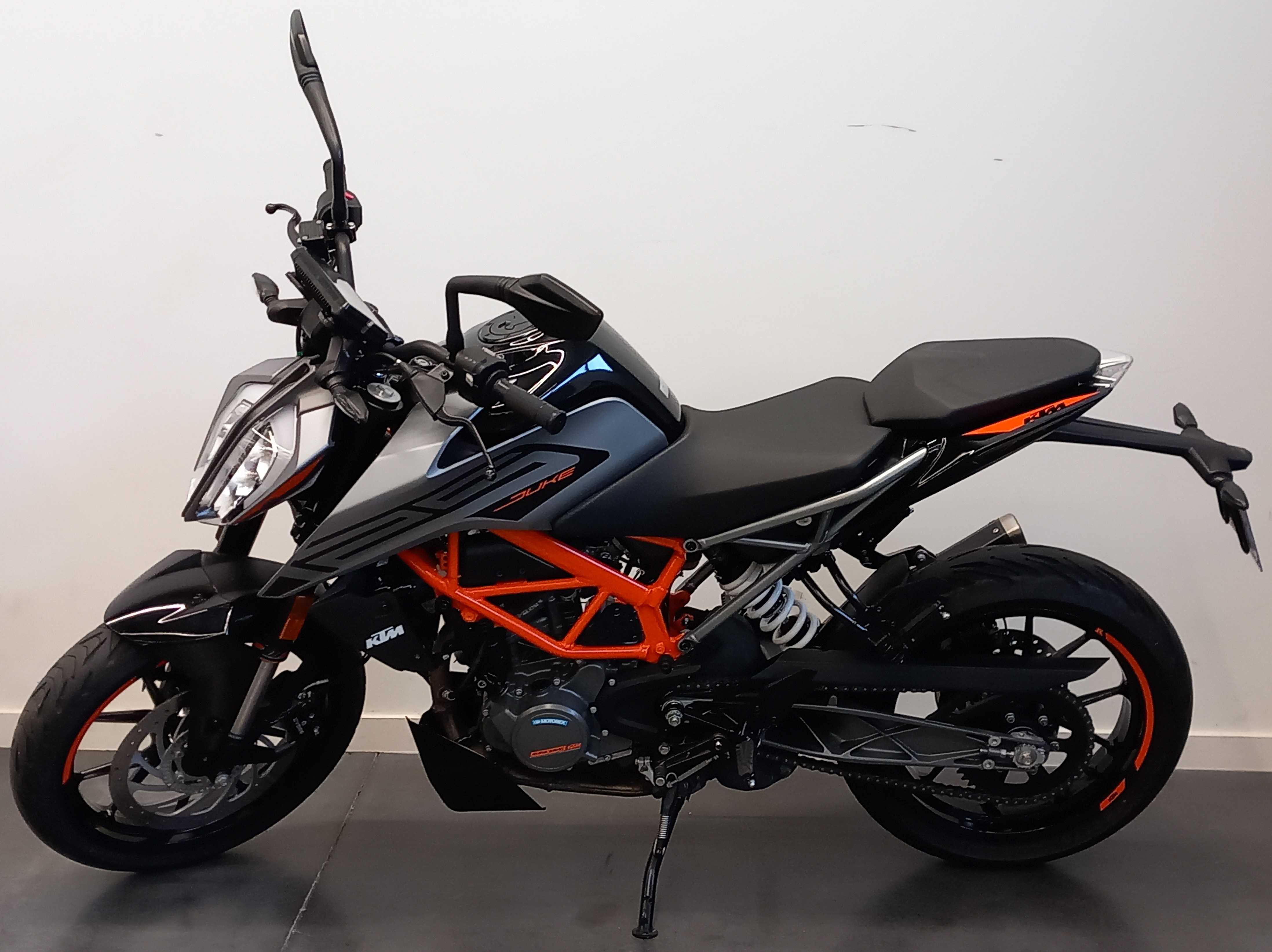 KTM 125 Duke 2021 HD vue gauche
