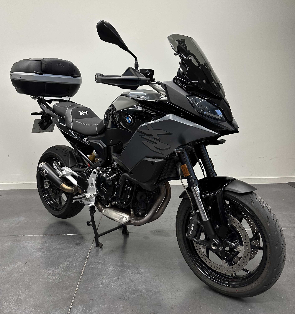 BMW F 900 XR 2022 vue 3/4 droite