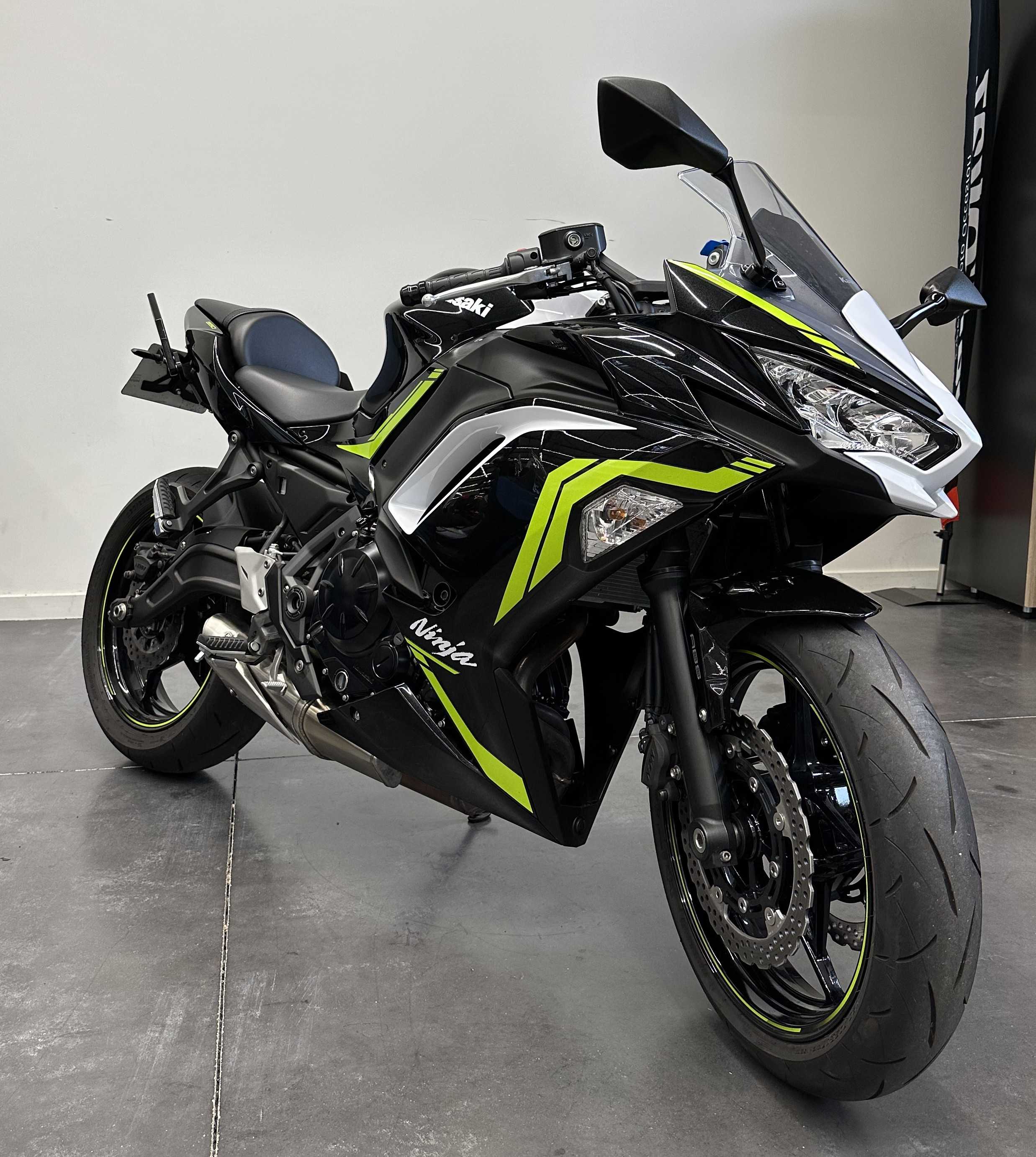 Kawasaki NINJA 650 SE 2022 HD vue 3/4 droite