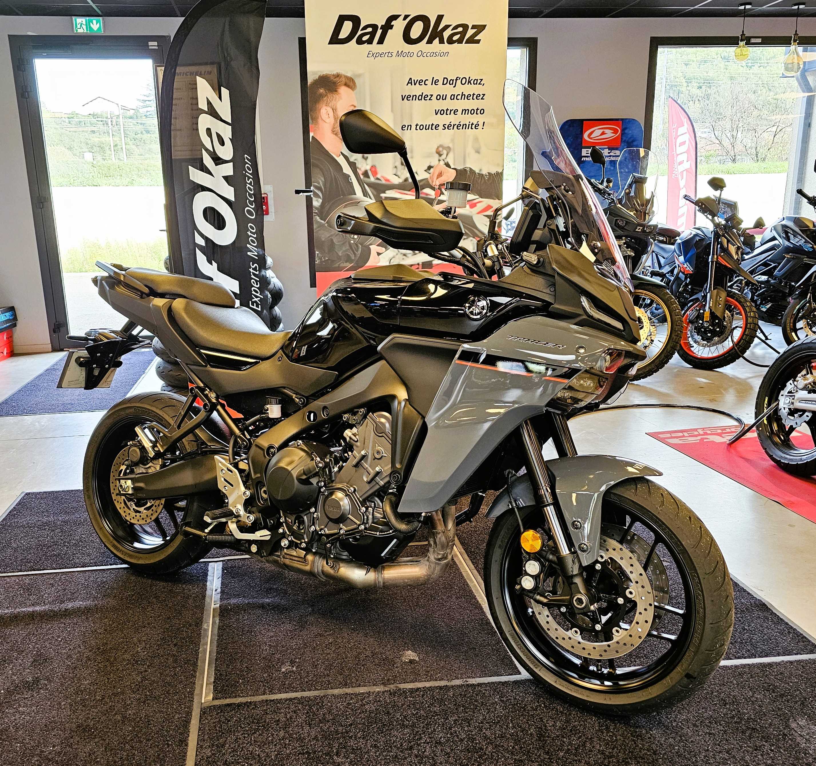 Yamaha TRACER 900 MTT890 2025 HD vue 3/4 droite