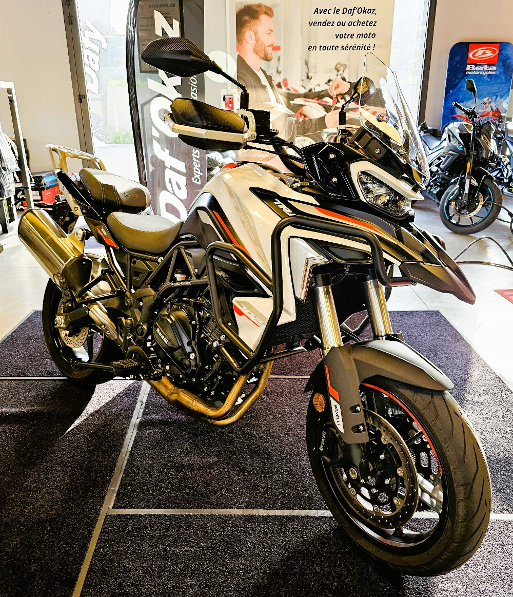 Benelli TRK TRK 702 2023 vue 3/4 droite