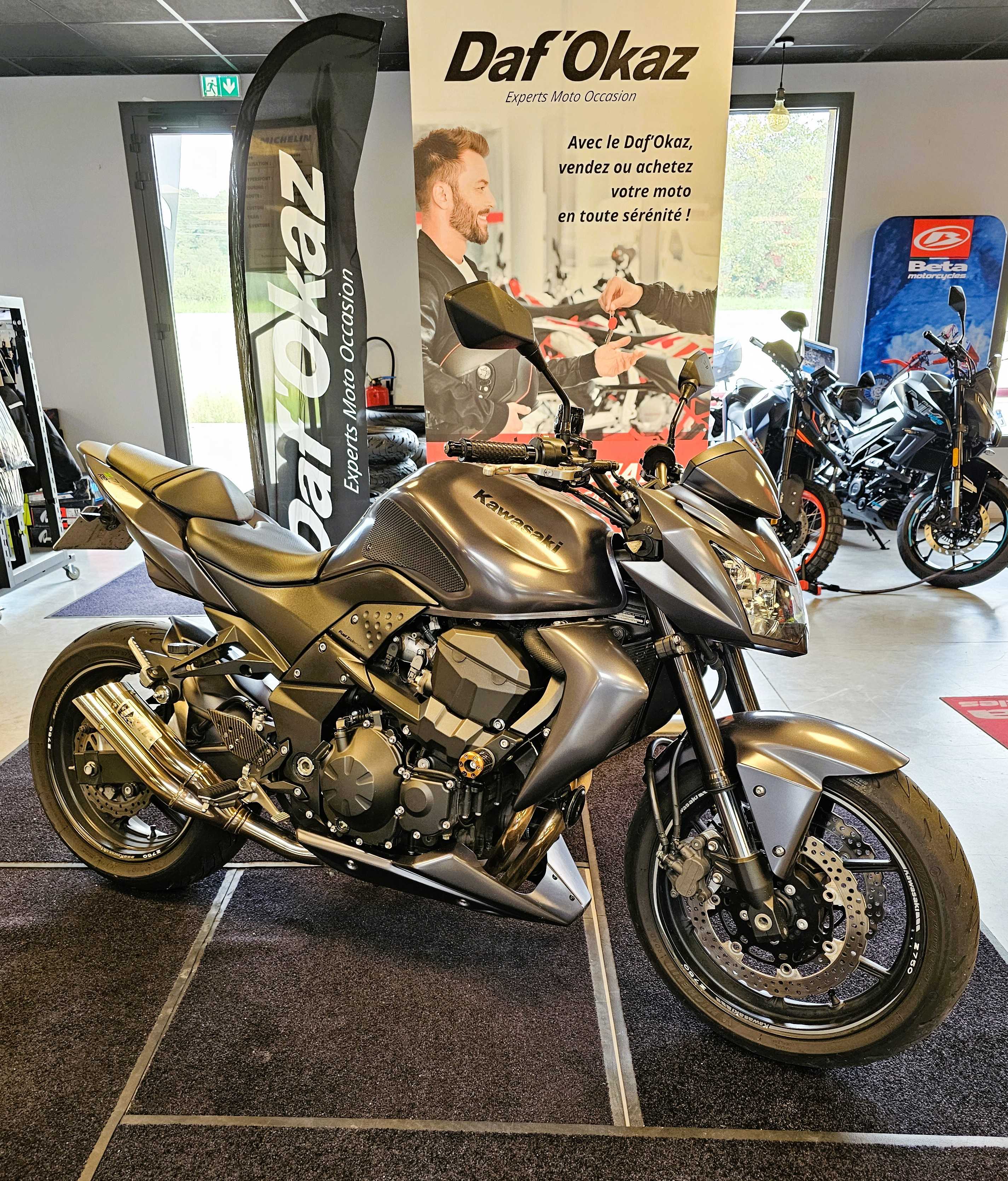 Kawasaki Z 750 R (ZR750) 2013 HD vue 3/4 droite