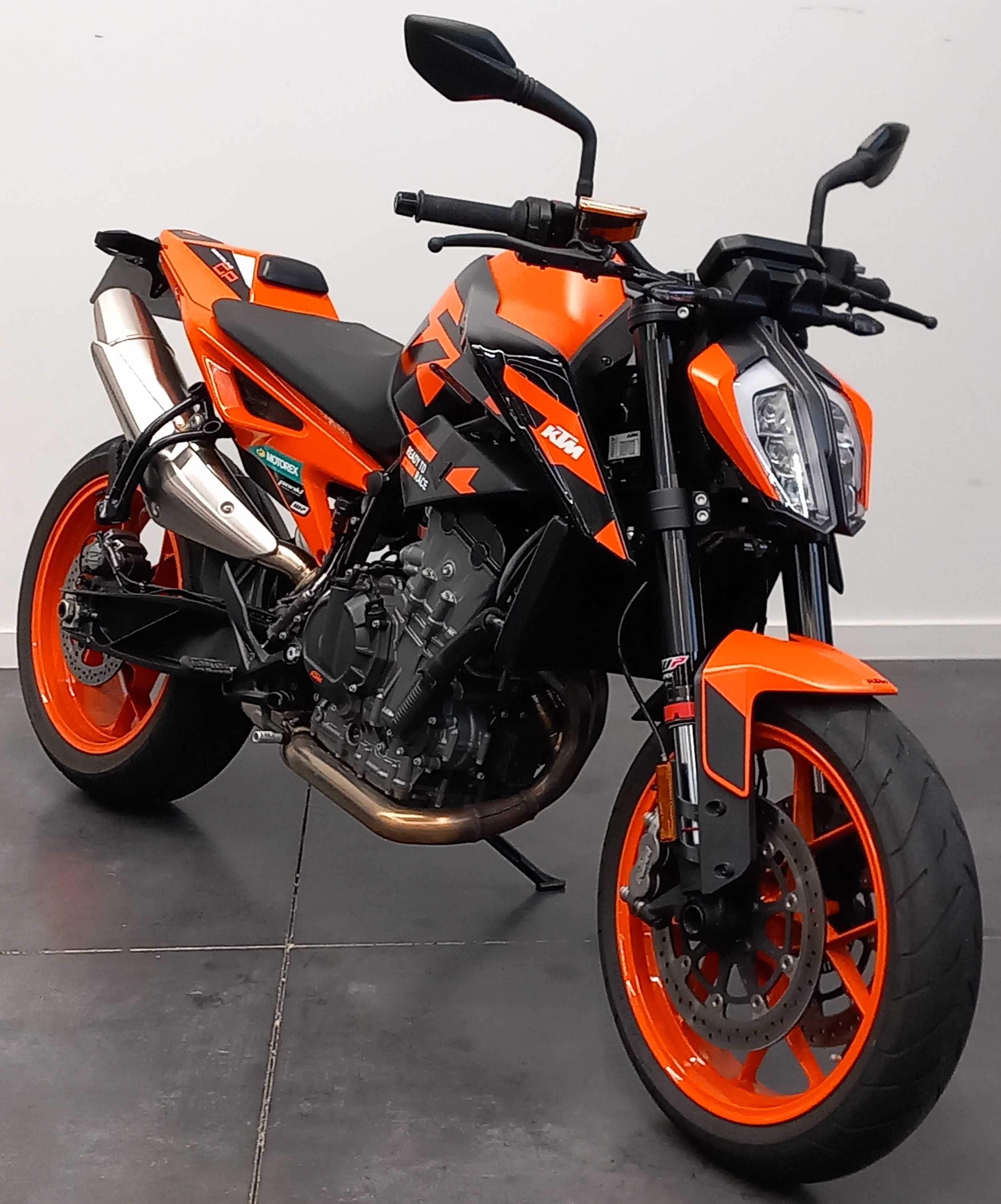 KTM 890 Duke 2022 HD vue 3/4 droite
