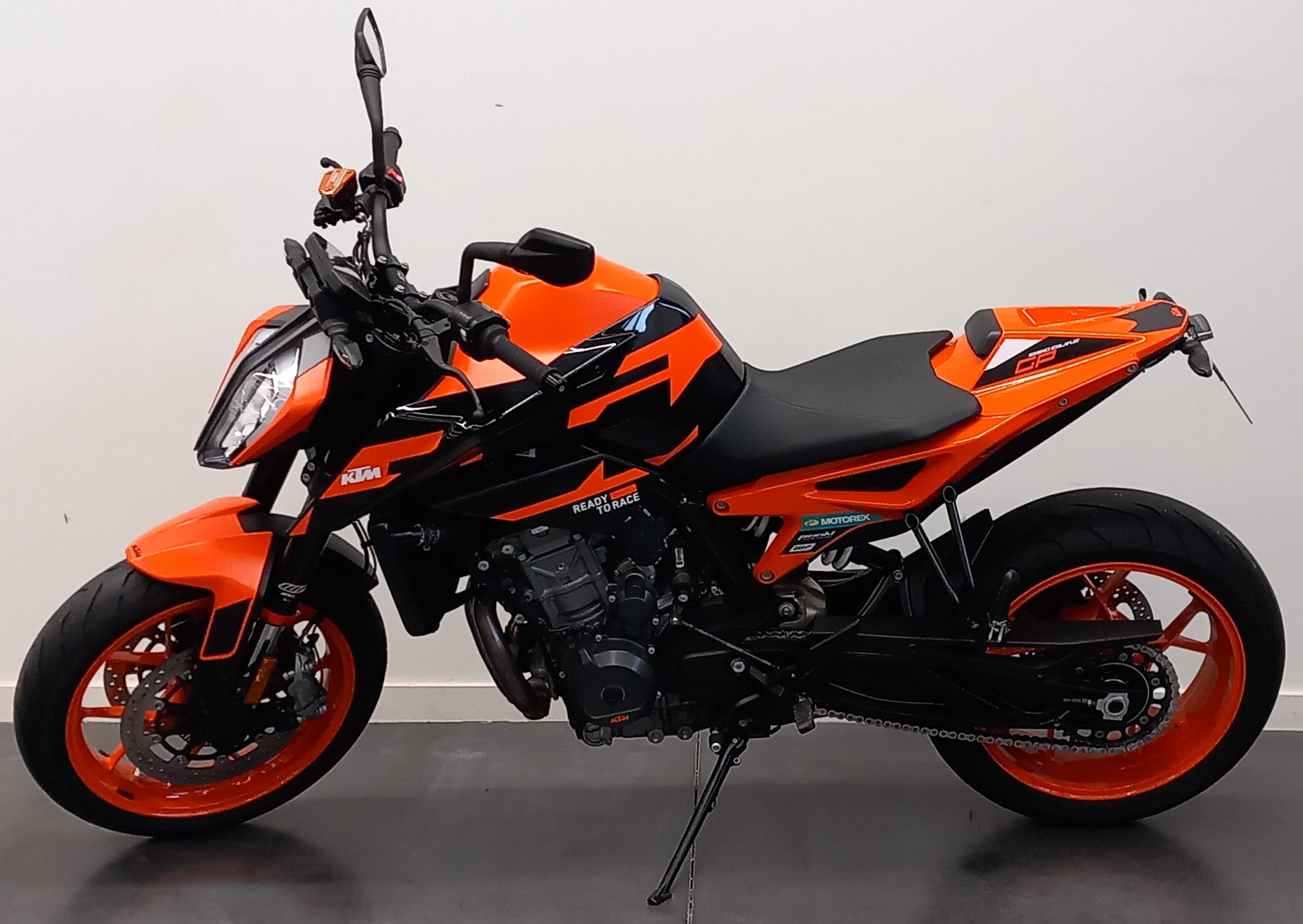 KTM 890 Duke 2022 HD vue gauche