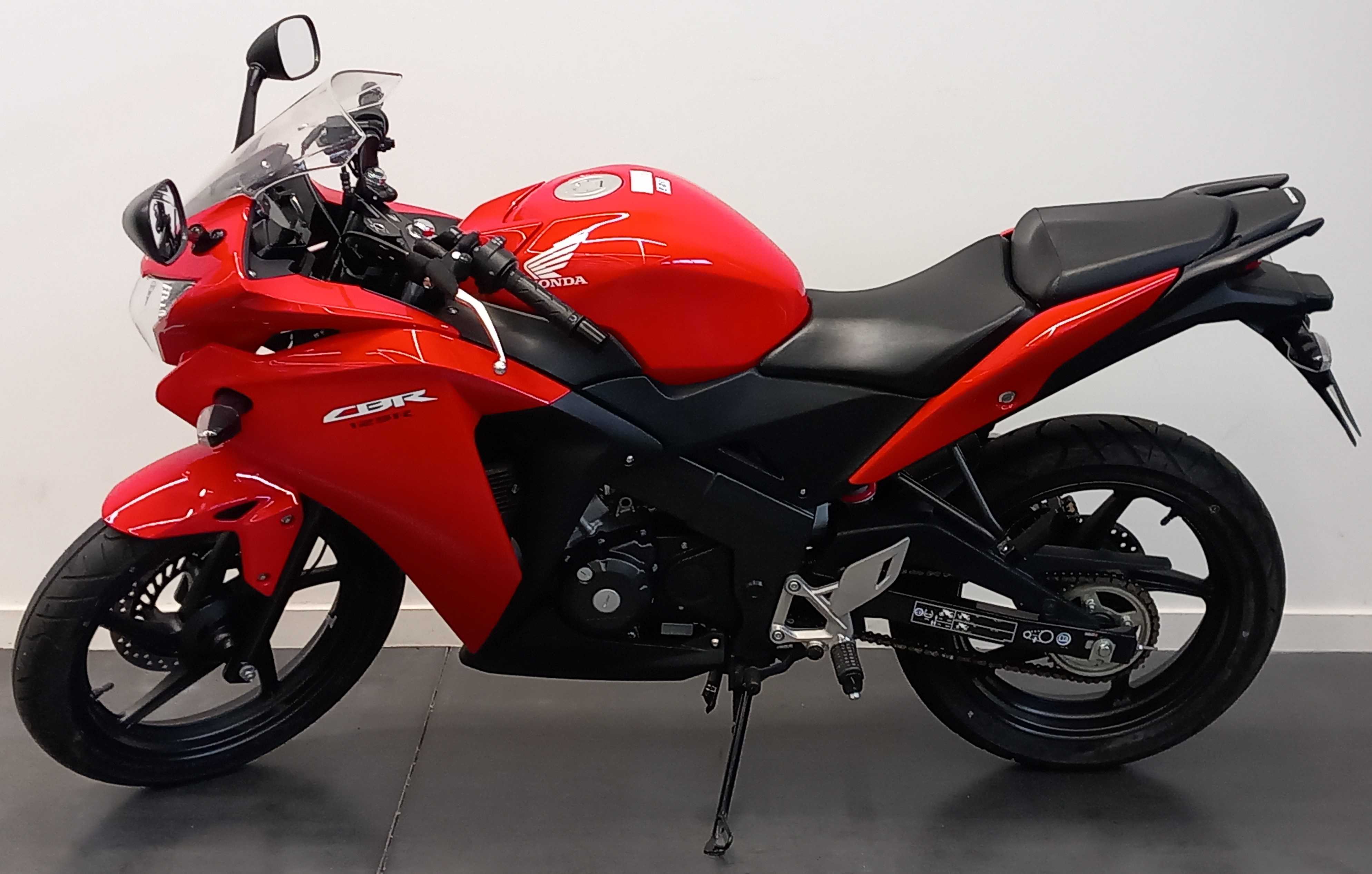Honda CBR 125 R 2015 HD vue gauche