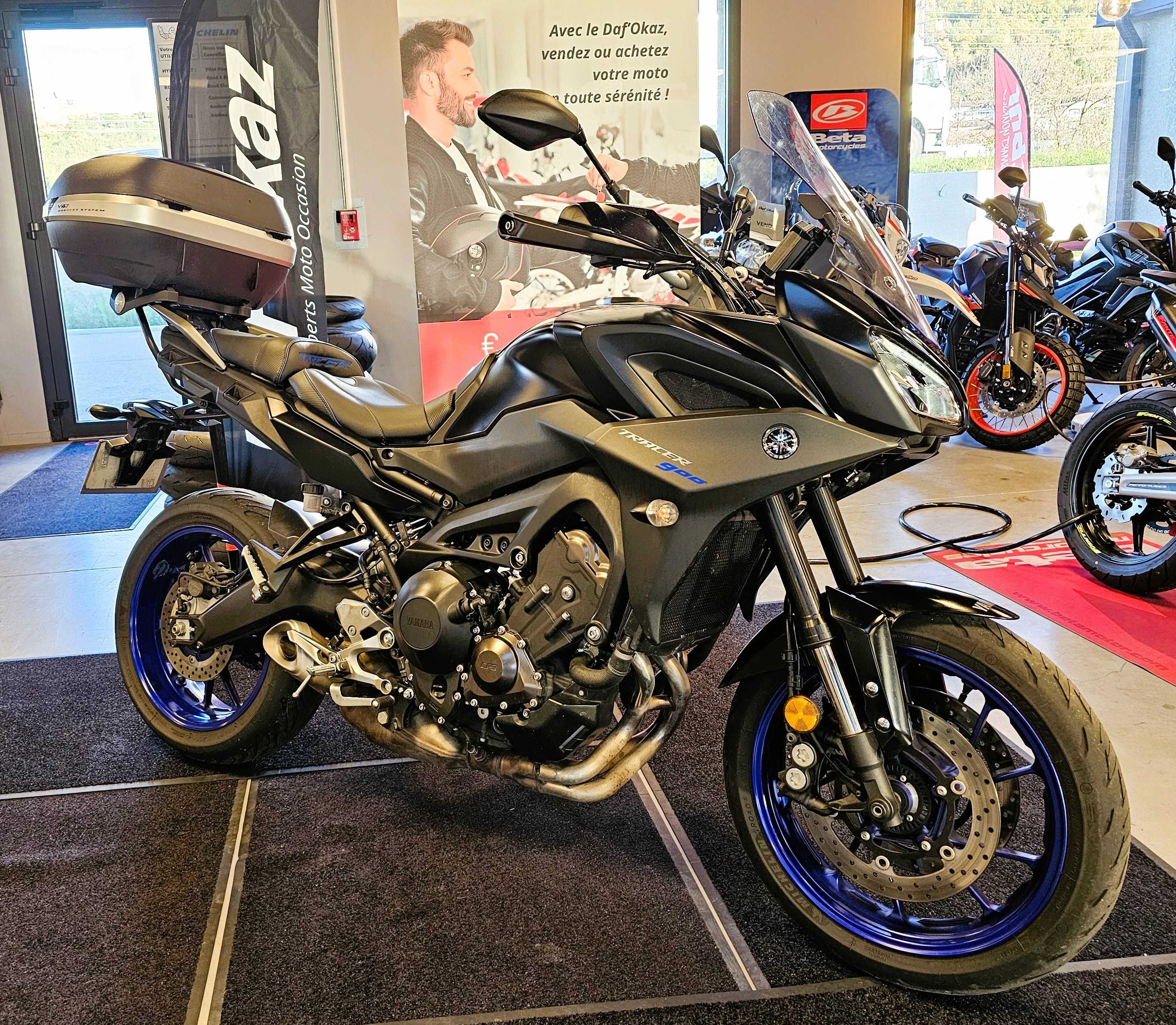 Yamaha Tracer 900 (MTT850) 2018 HD vue 3/4 droite