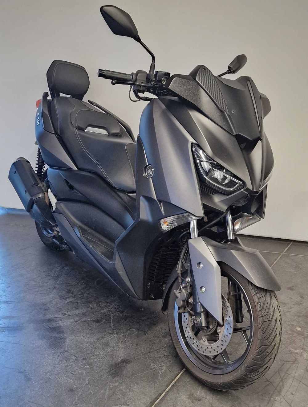 Yamaha CZD 300 A X-Max 2019 vue 3/4 droite