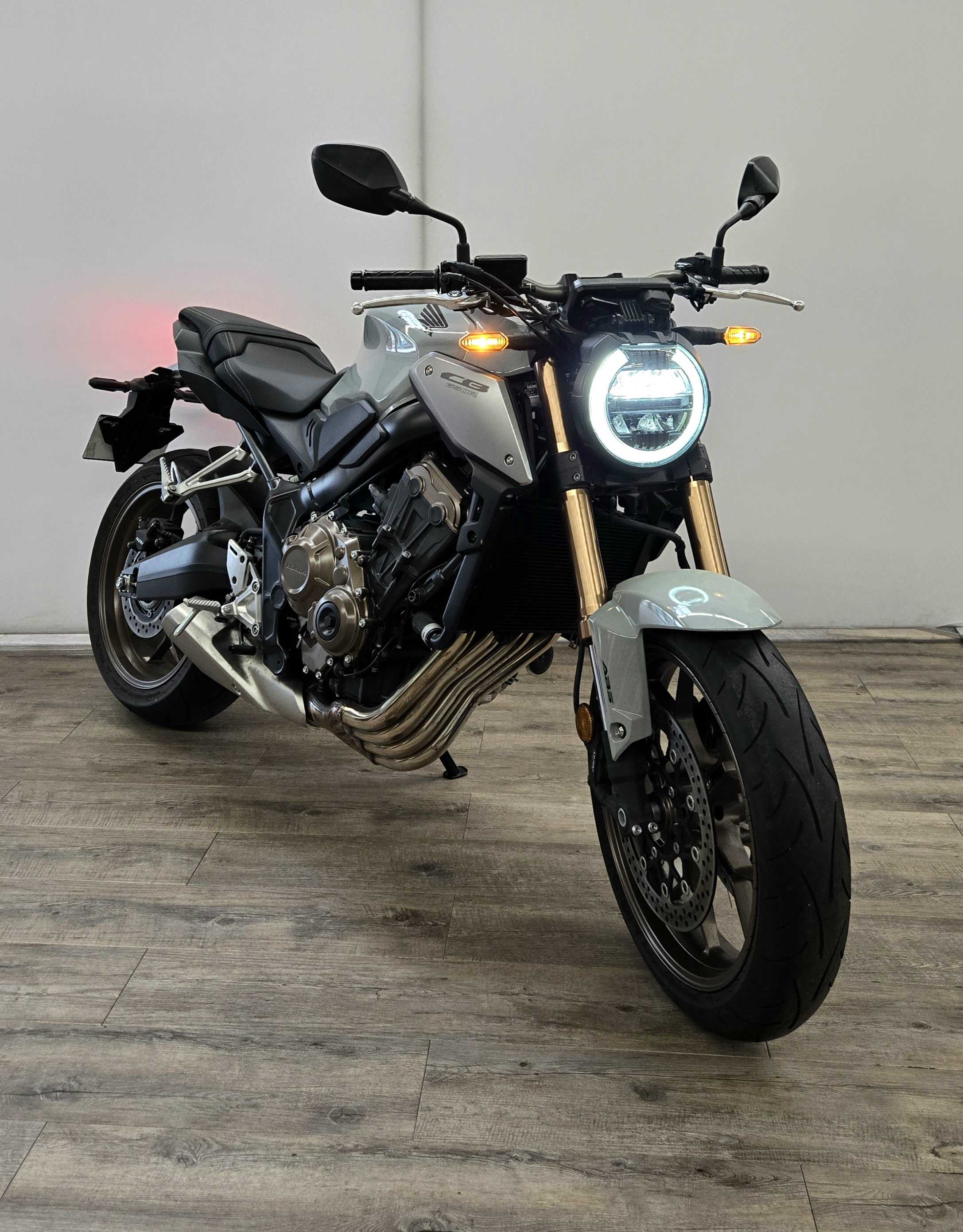 Honda CB 650 R 2021 HD vue 3/4 droite