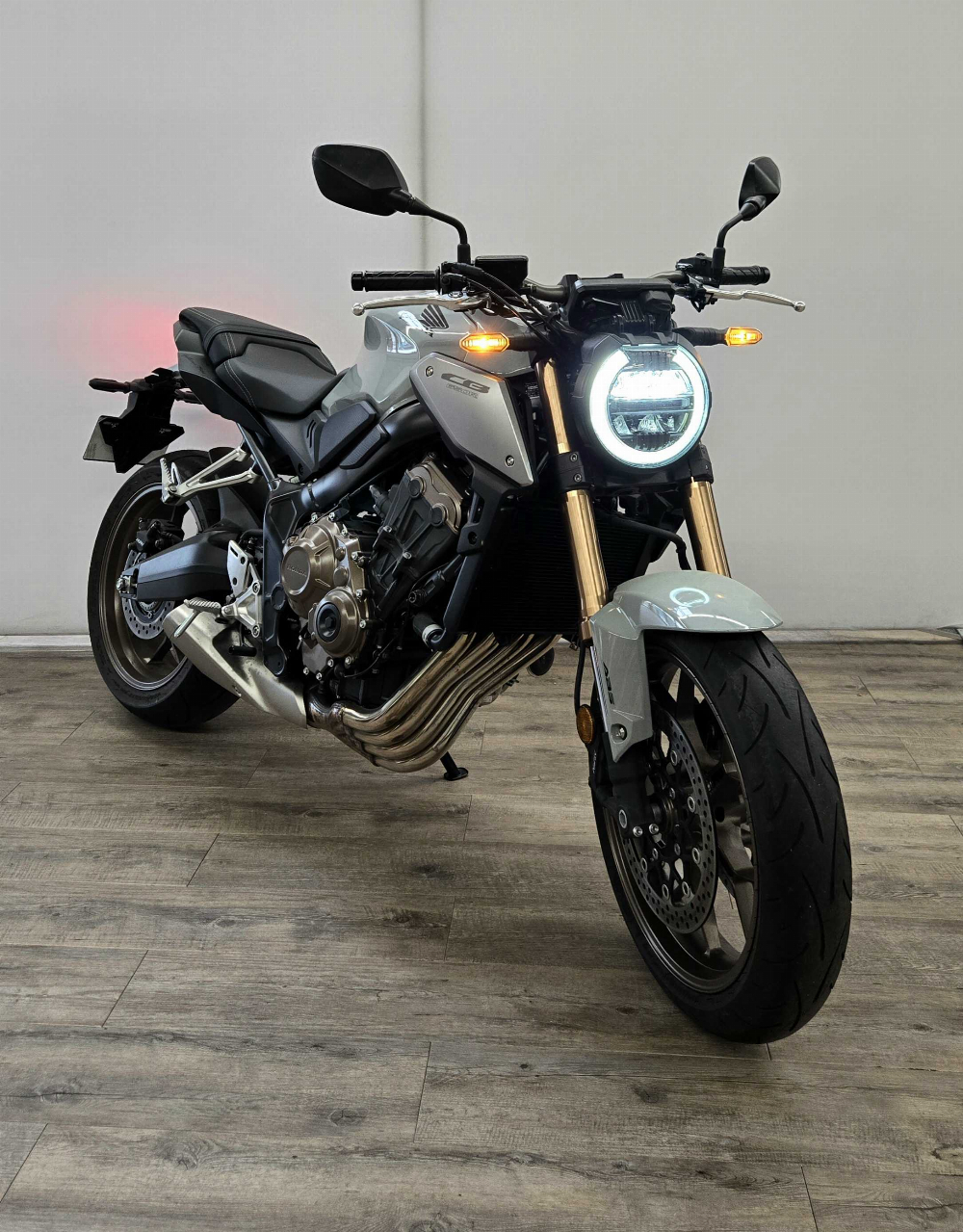 Honda CB 650 R 2021 vue 3/4 droite