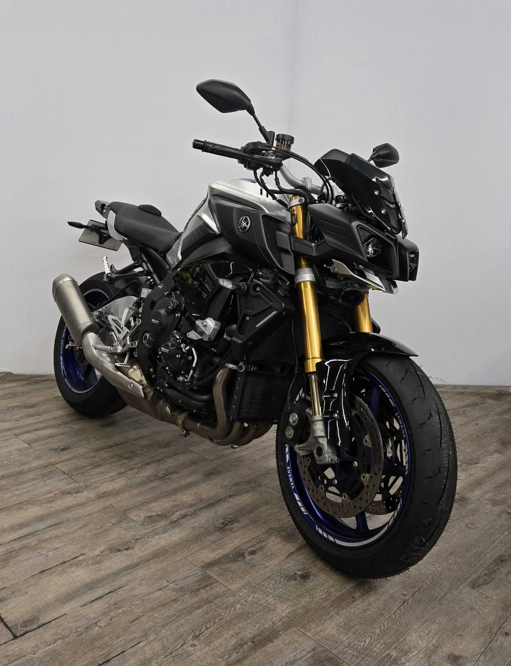 Yamaha MT-10 SP 2017 vue 3/4 droite