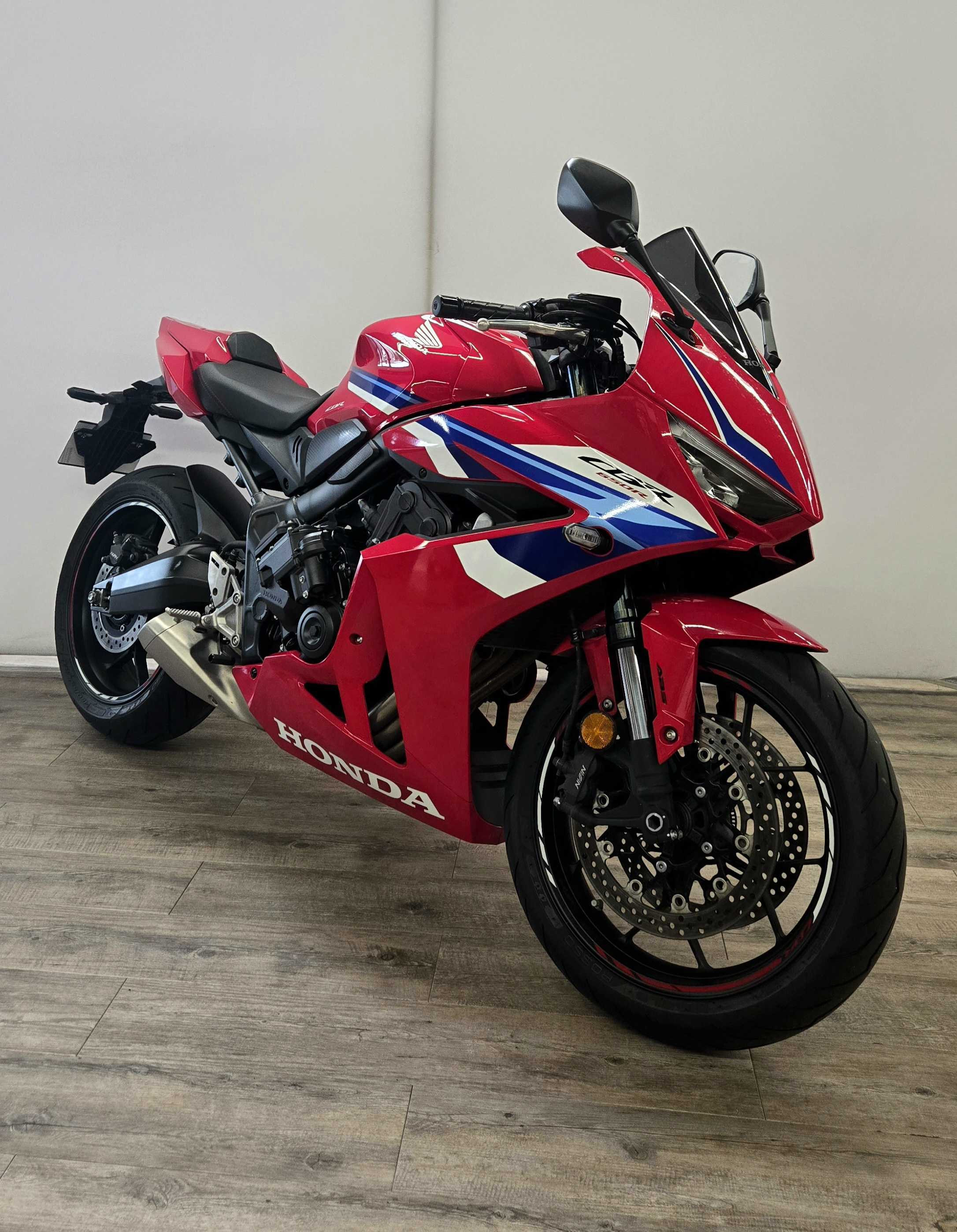 Honda CBR 650 R ABS CBR E-Clutch RA 2024 HD vue 3/4 droite