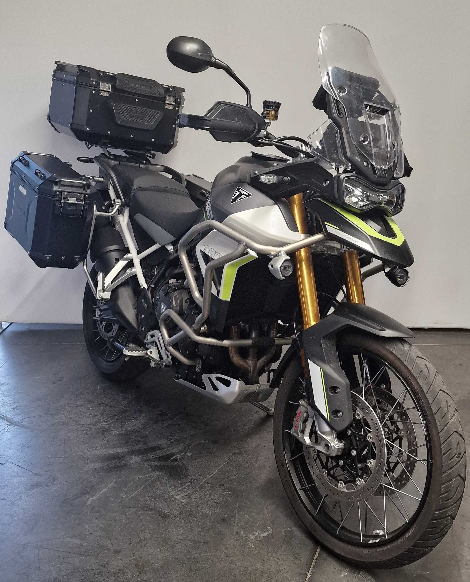 Triumph 900 Tiger Rally Pro 2023 HD vue 3/4 droite