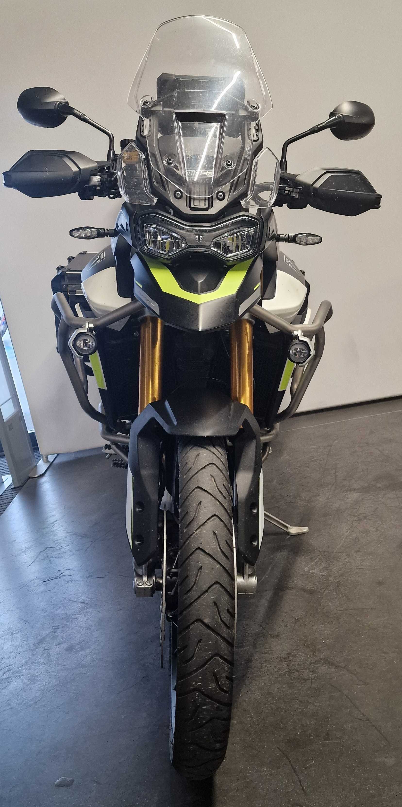 Triumph 900 Tiger Rally Pro 2023 HD vue avant