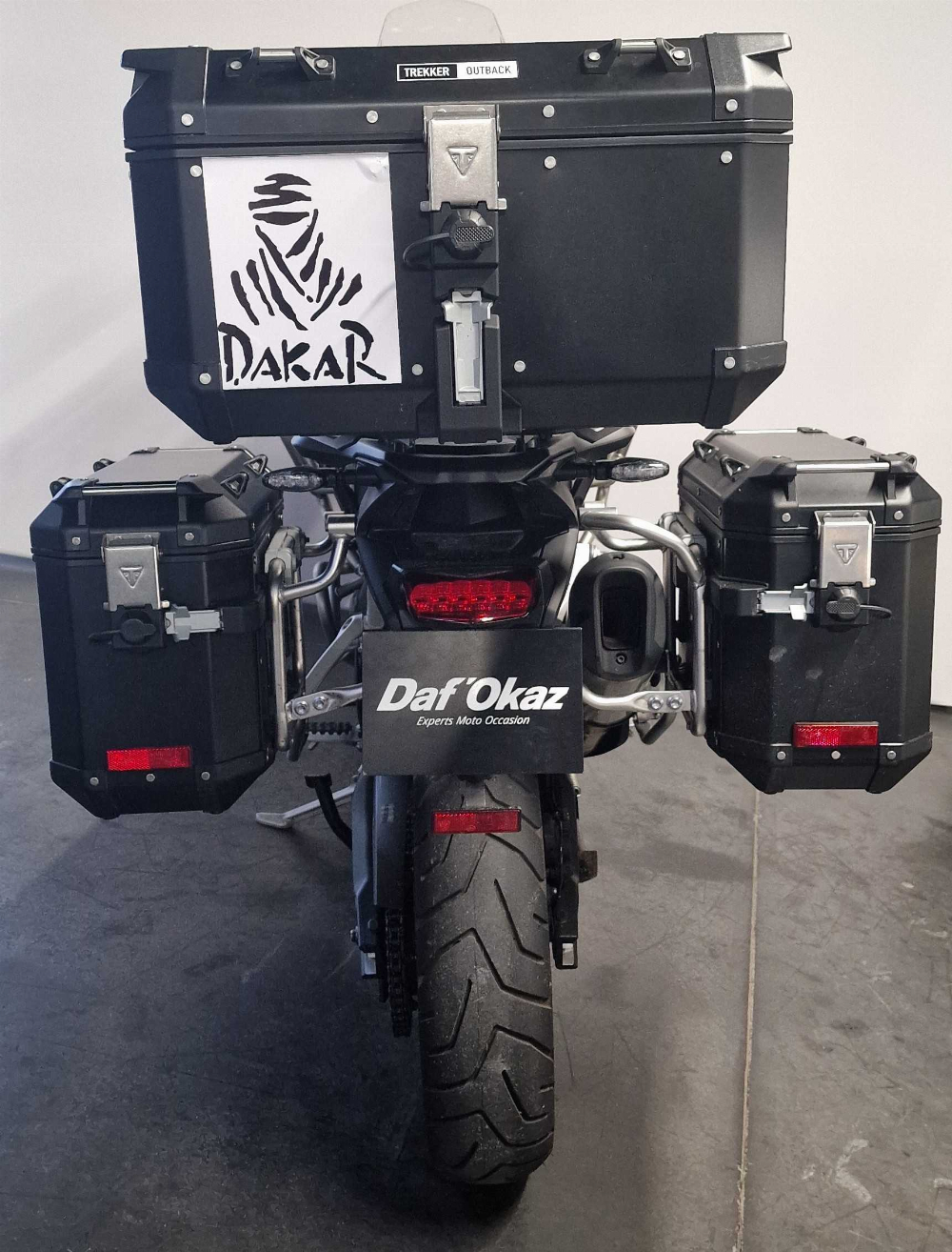 Triumph 900 Tiger Rally Pro 2023 vue arrière