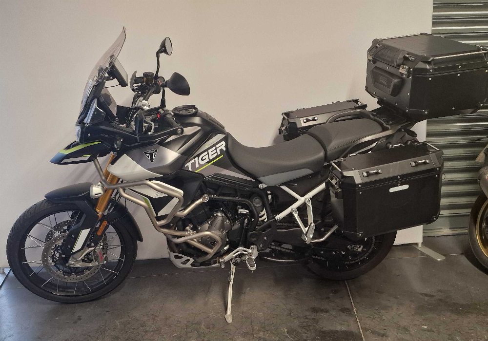 Triumph 900 Tiger Rally Pro 2023 vue gauche