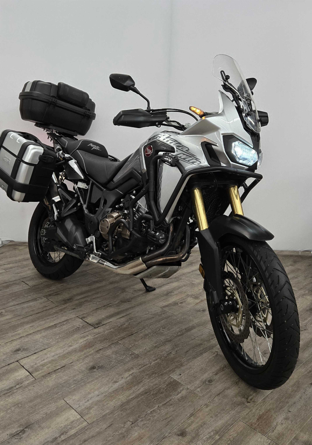 Honda CRF 1000 L Africa Twin 2016 vue 3/4 droite