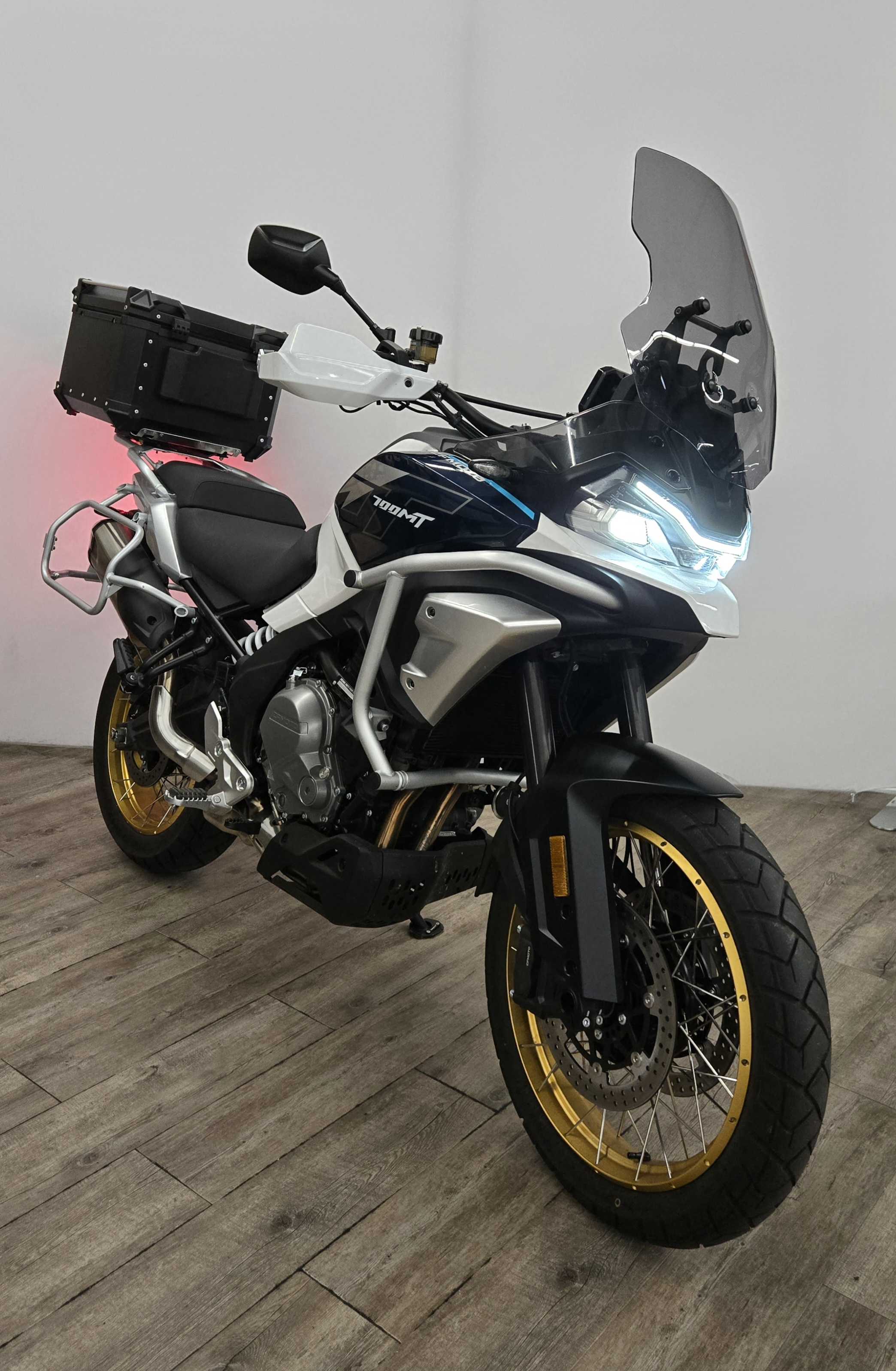 CFMOTO MT 700 ABS MT ABS 2025 HD vue 3/4 droite