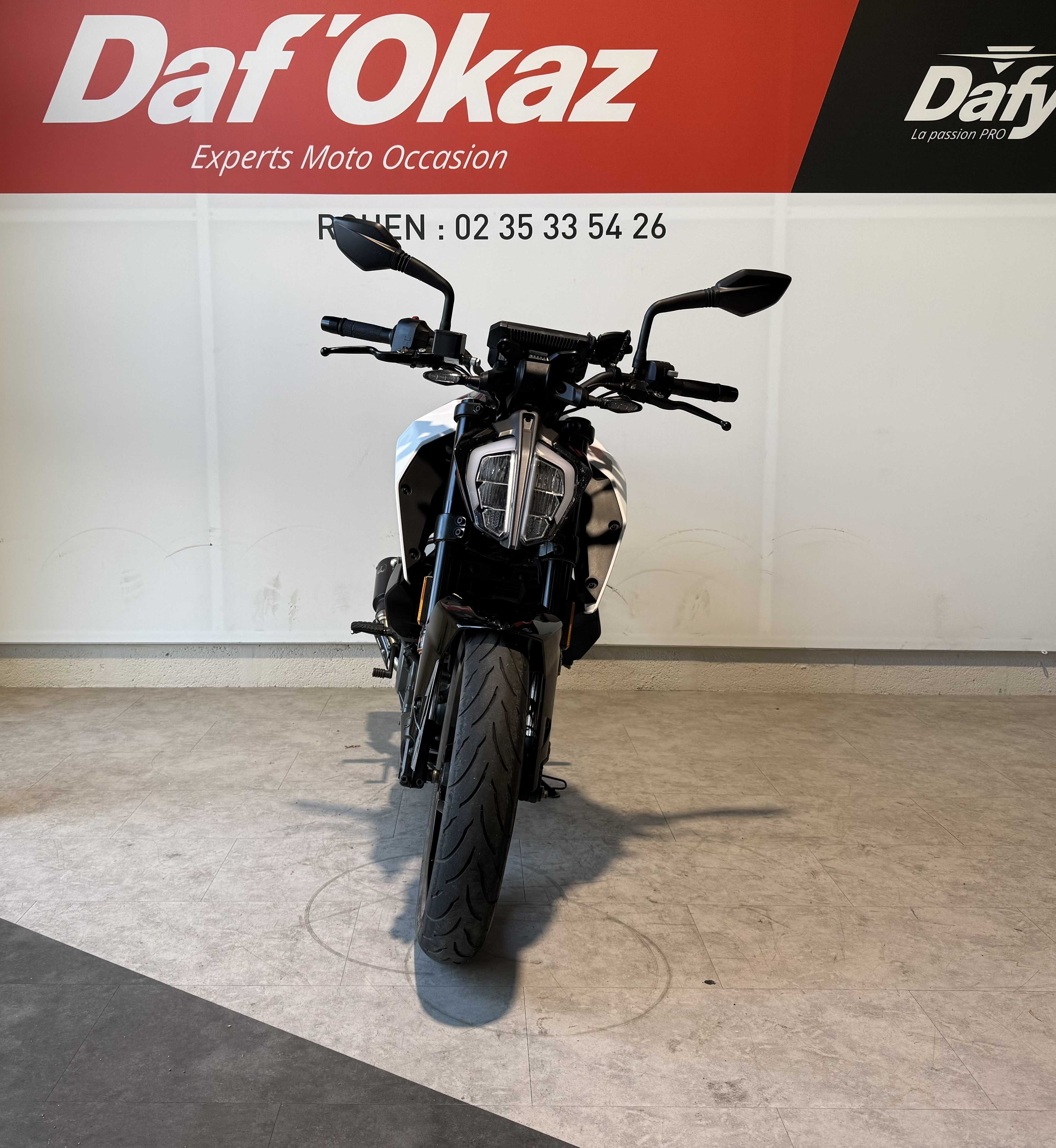 KTM 390 Duke 2023 HD vue avant