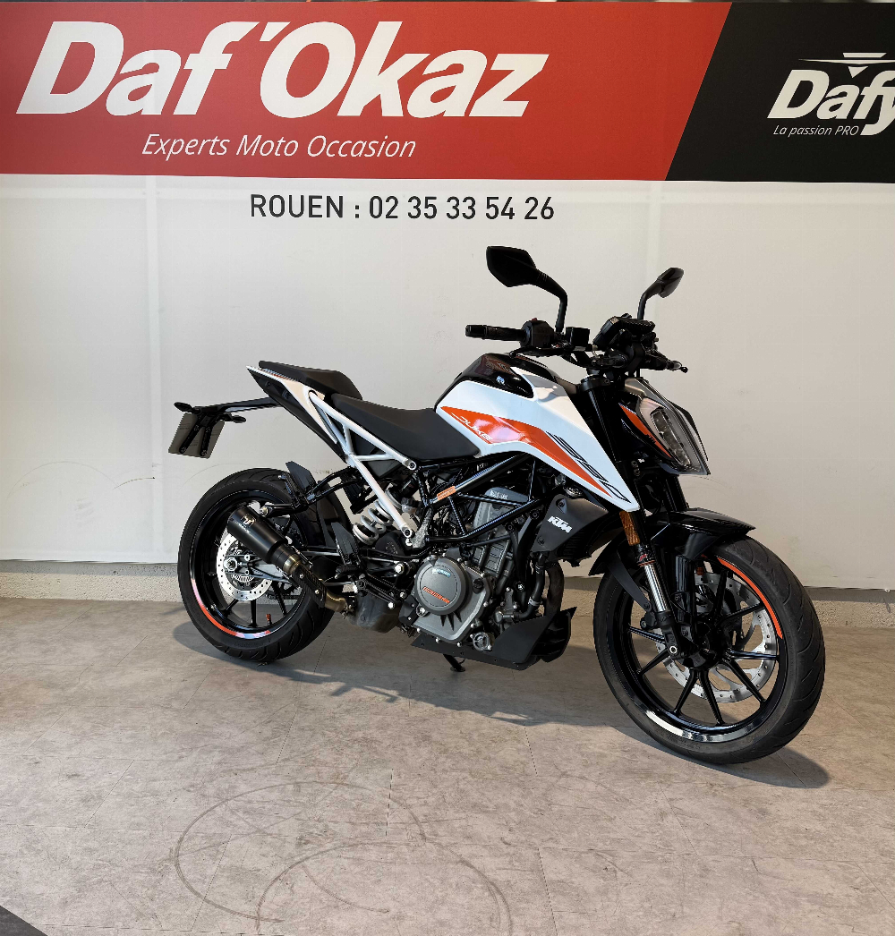KTM 390 Duke 2023 vue 3/4 droite