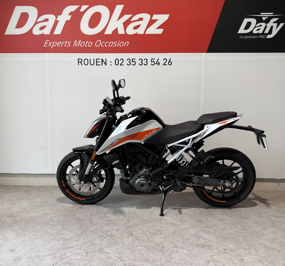 KTM 390 Duke 2023 vue gauche