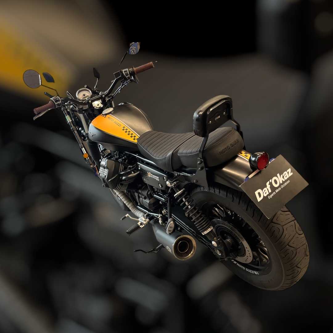 Moto Guzzi V9 BOBBER 2016 HD vue gauche