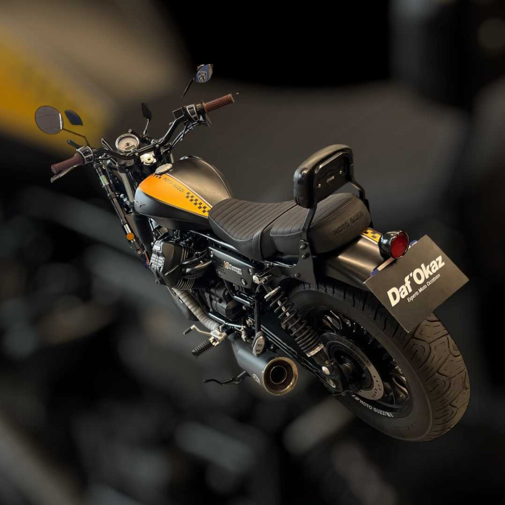 Moto Guzzi V9 BOBBER 2016 vue gauche