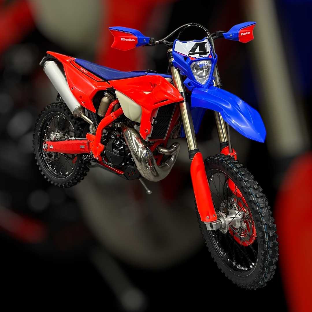 BETA 300 RR ENDURO 2025 HD vue 3/4 droite
