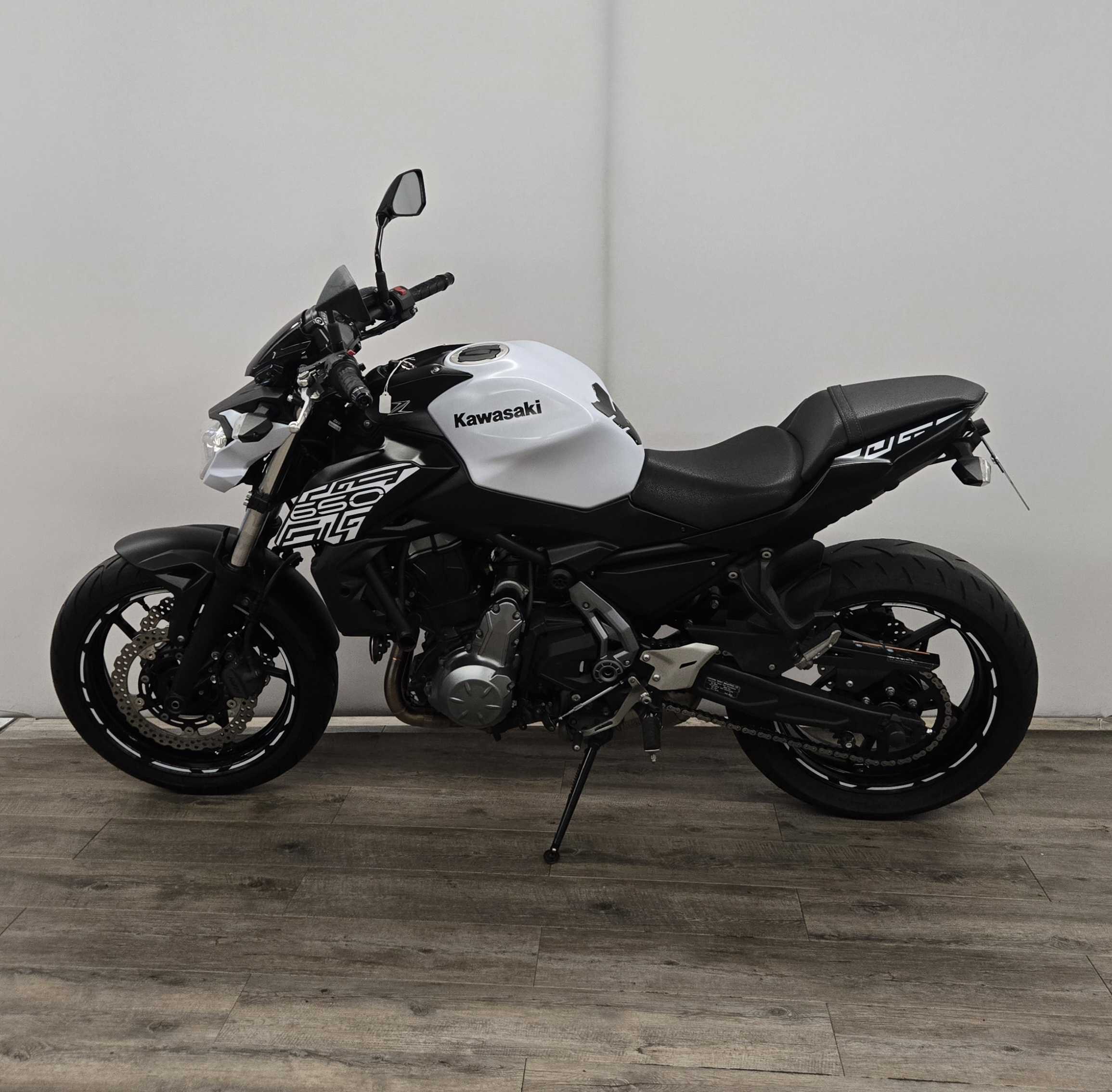 Kawasaki Z 650 2019 HD vue gauche