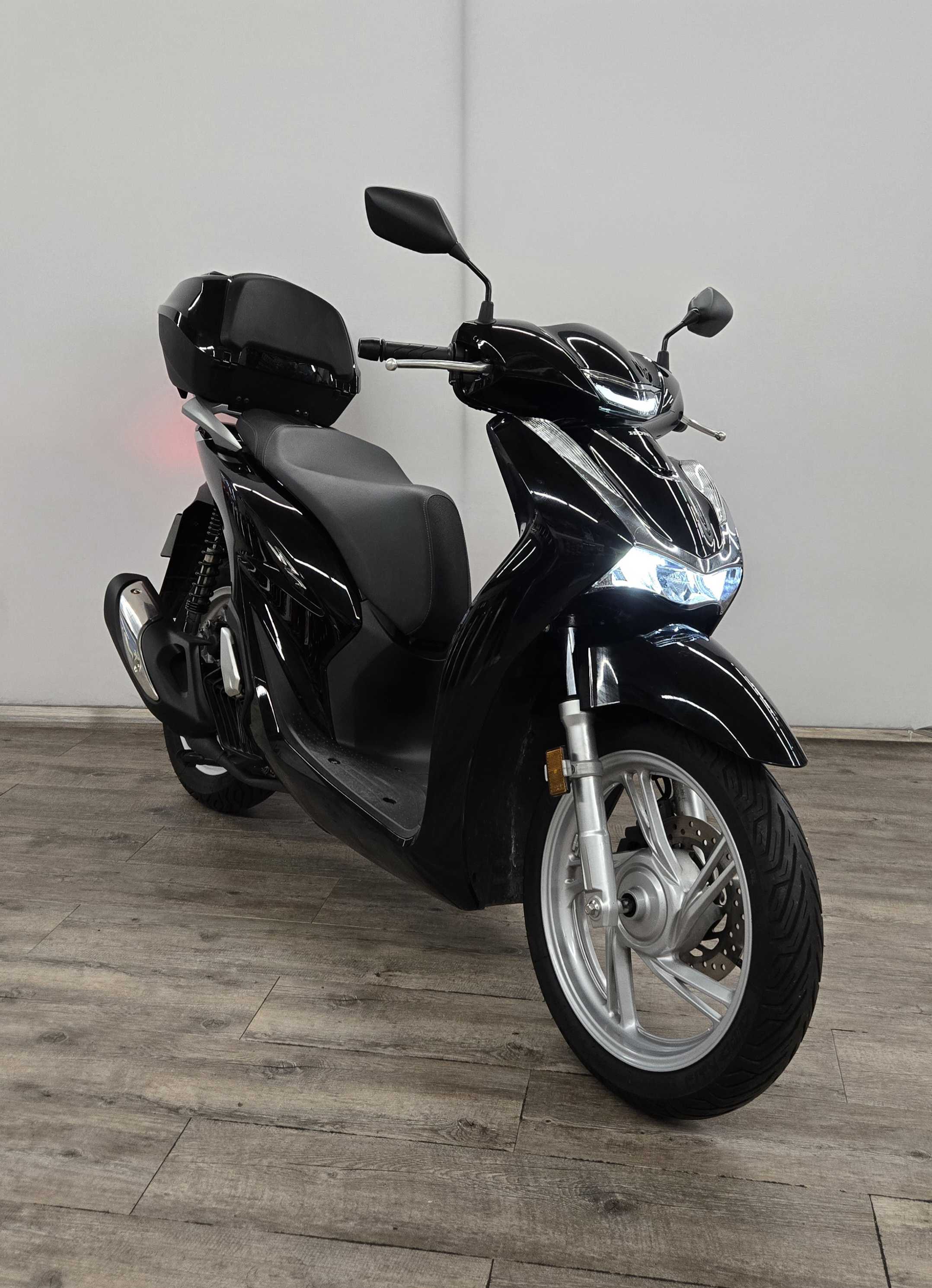 Honda SH 125 i 2022 HD vue 3/4 droite