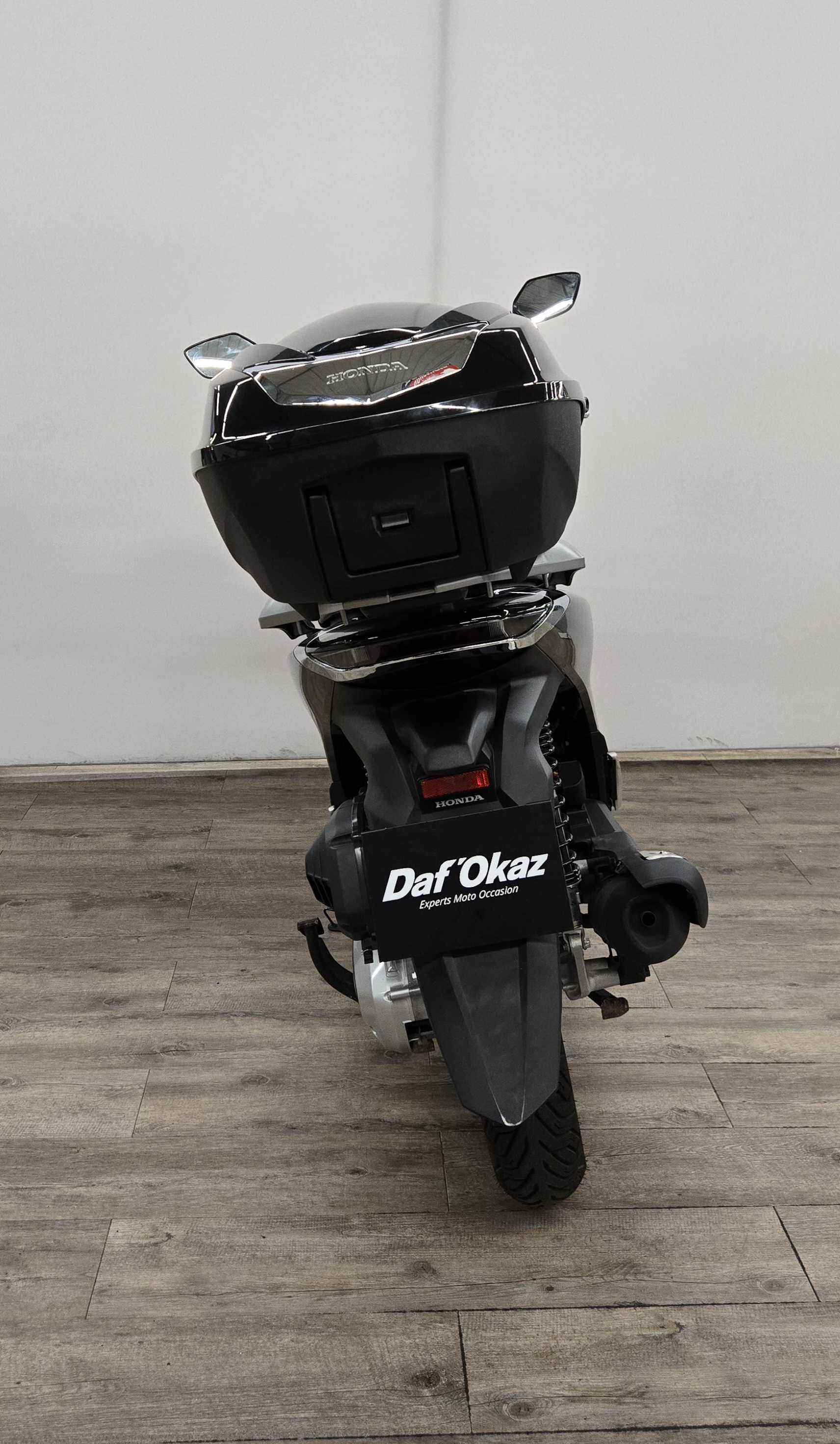 Honda SH 125 i 2022 HD vue arrière