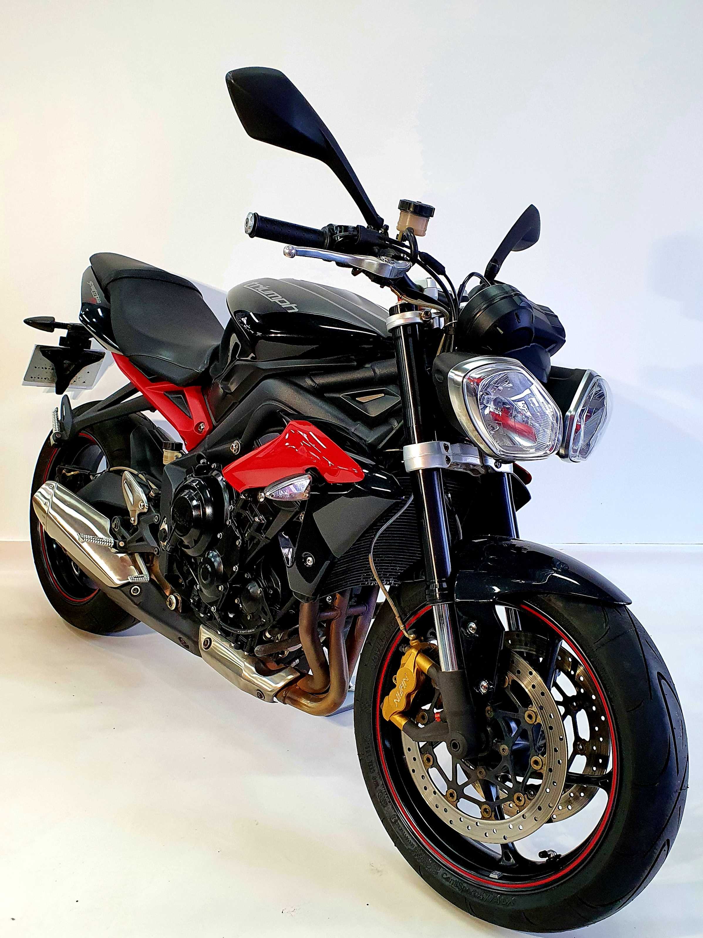 Triumph street triple 2013 HD vue 3/4 droite