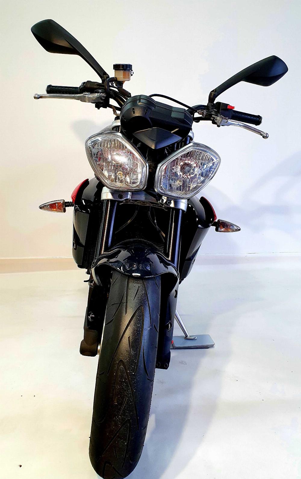 Triumph street triple 2013 vue avant