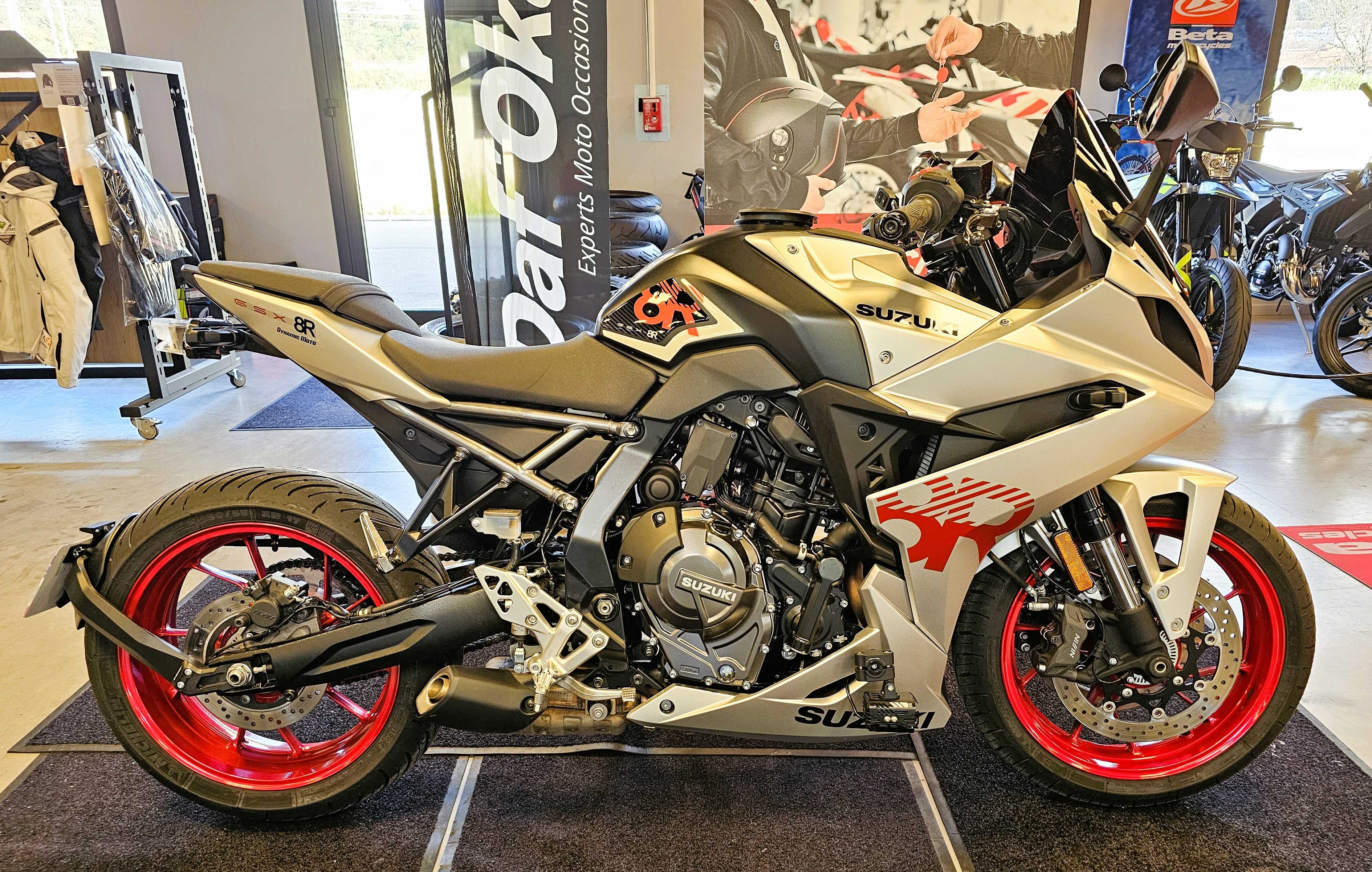 Suzuki GSX 800 8R 2024 HD
