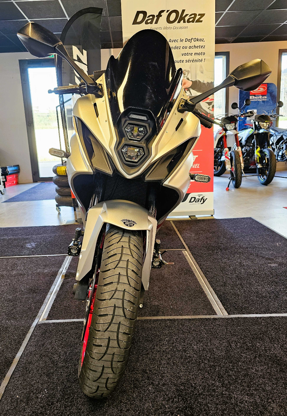 Suzuki GSX 800 8R 2024 vue avant