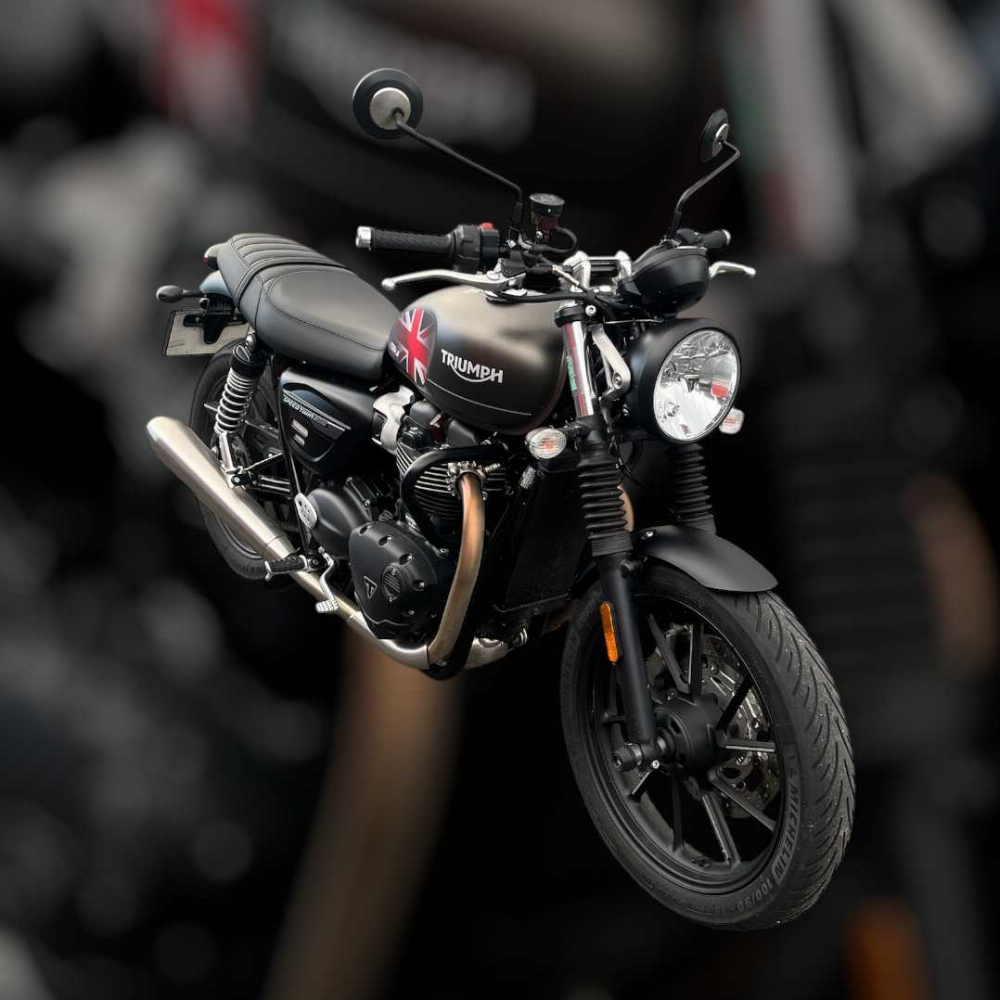 Triumph 900 Speed Twin 2023 vue 3/4 droite