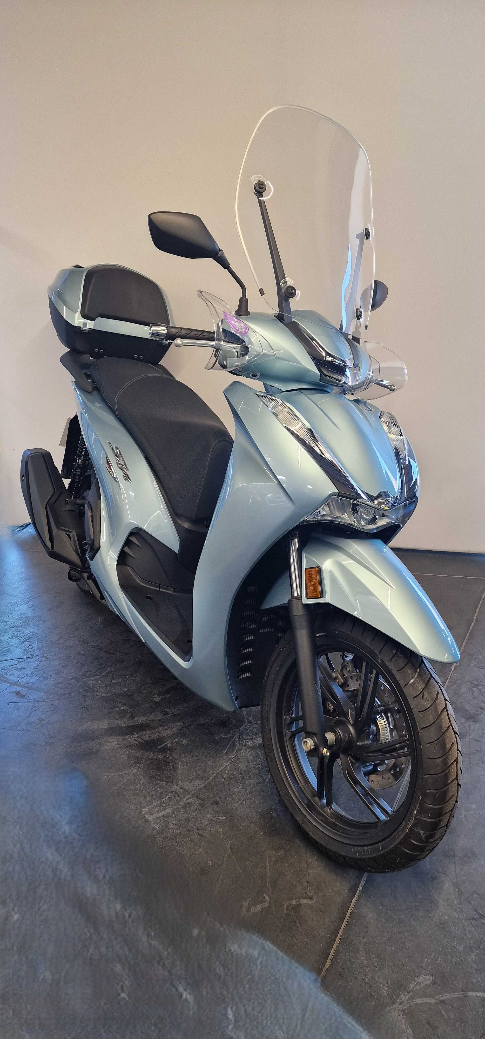 Honda SH 350 Smart Top Box 2024 HD vue 3/4 droite