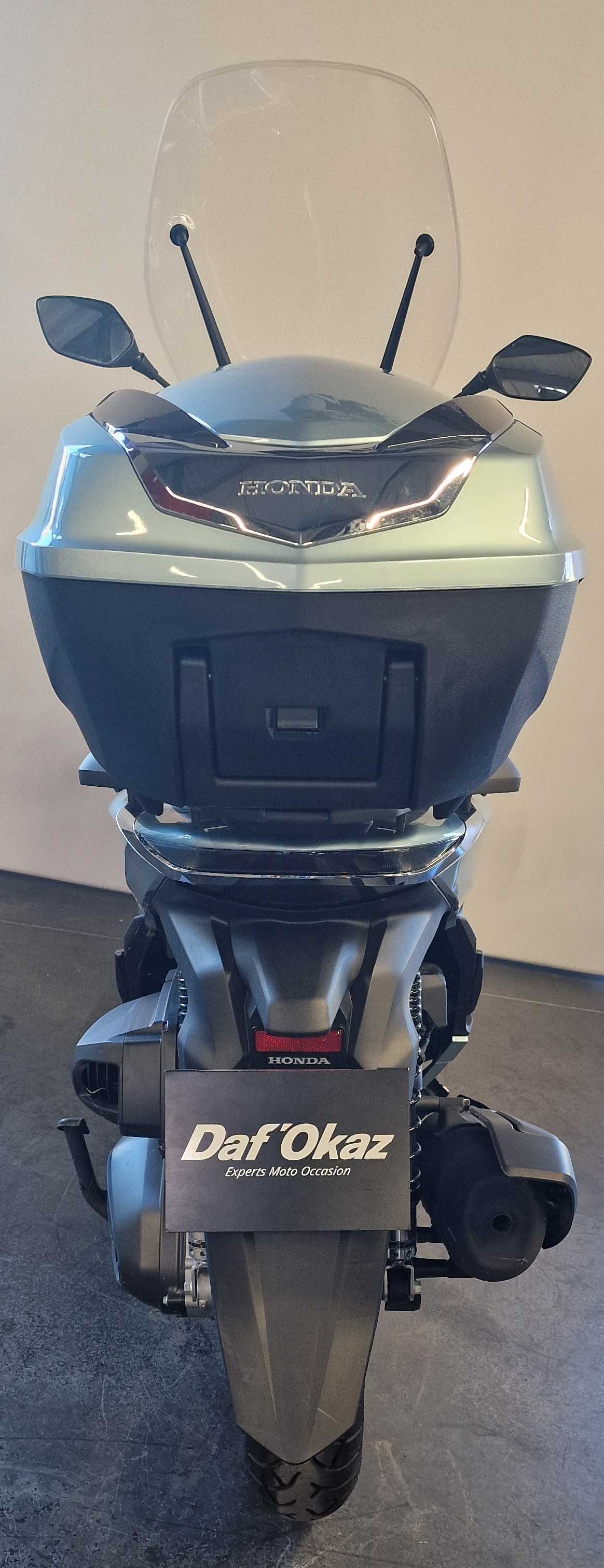 Honda SH 350 Smart Top Box 2024 HD vue arrière