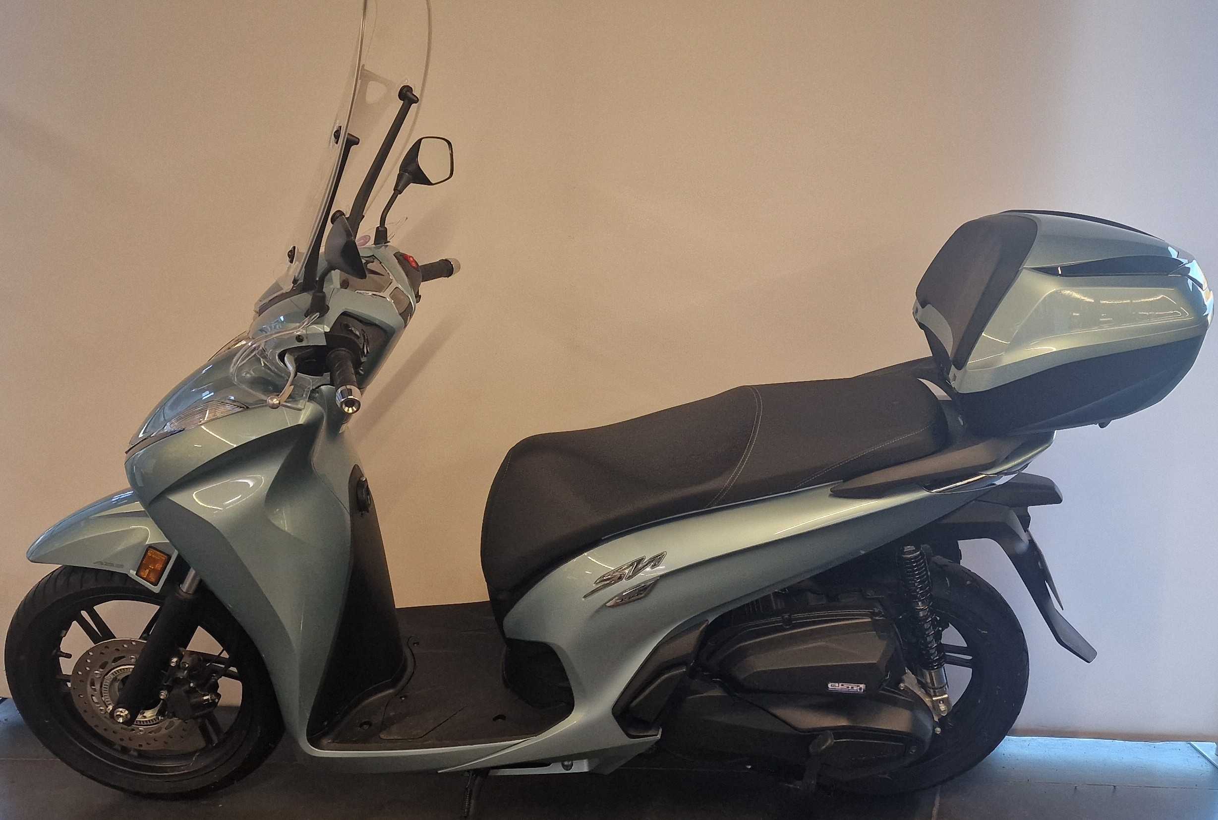Honda SH 350 Smart Top Box 2024 HD vue gauche