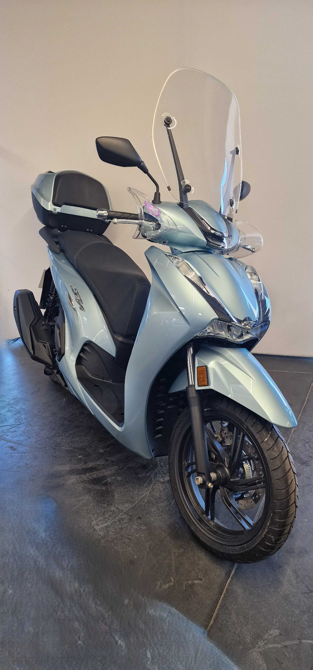 Honda SH 350 Smart Top Box 2024 vue 3/4 droite