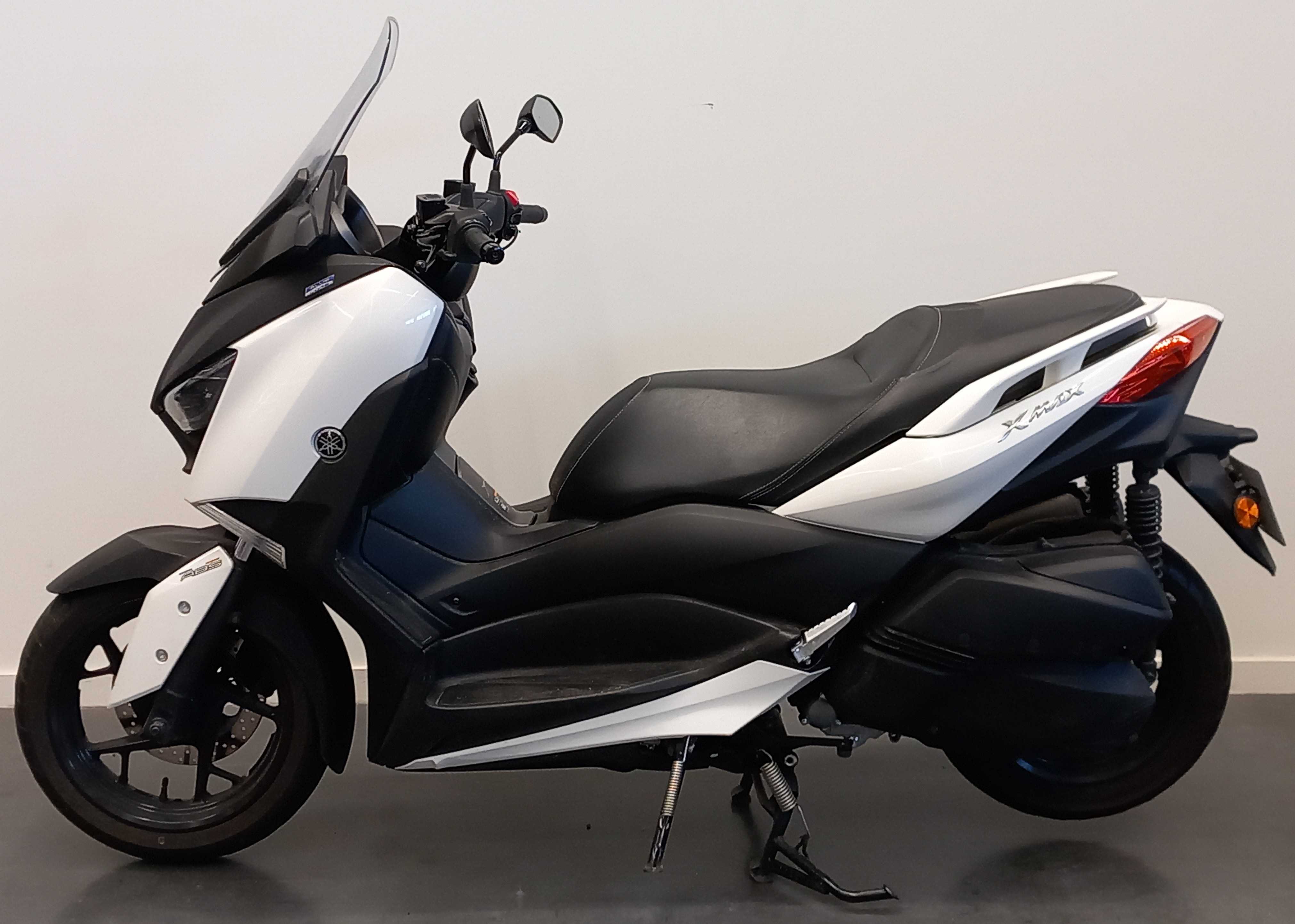 Yamaha CZD 300 A X-Max 2017 HD vue gauche