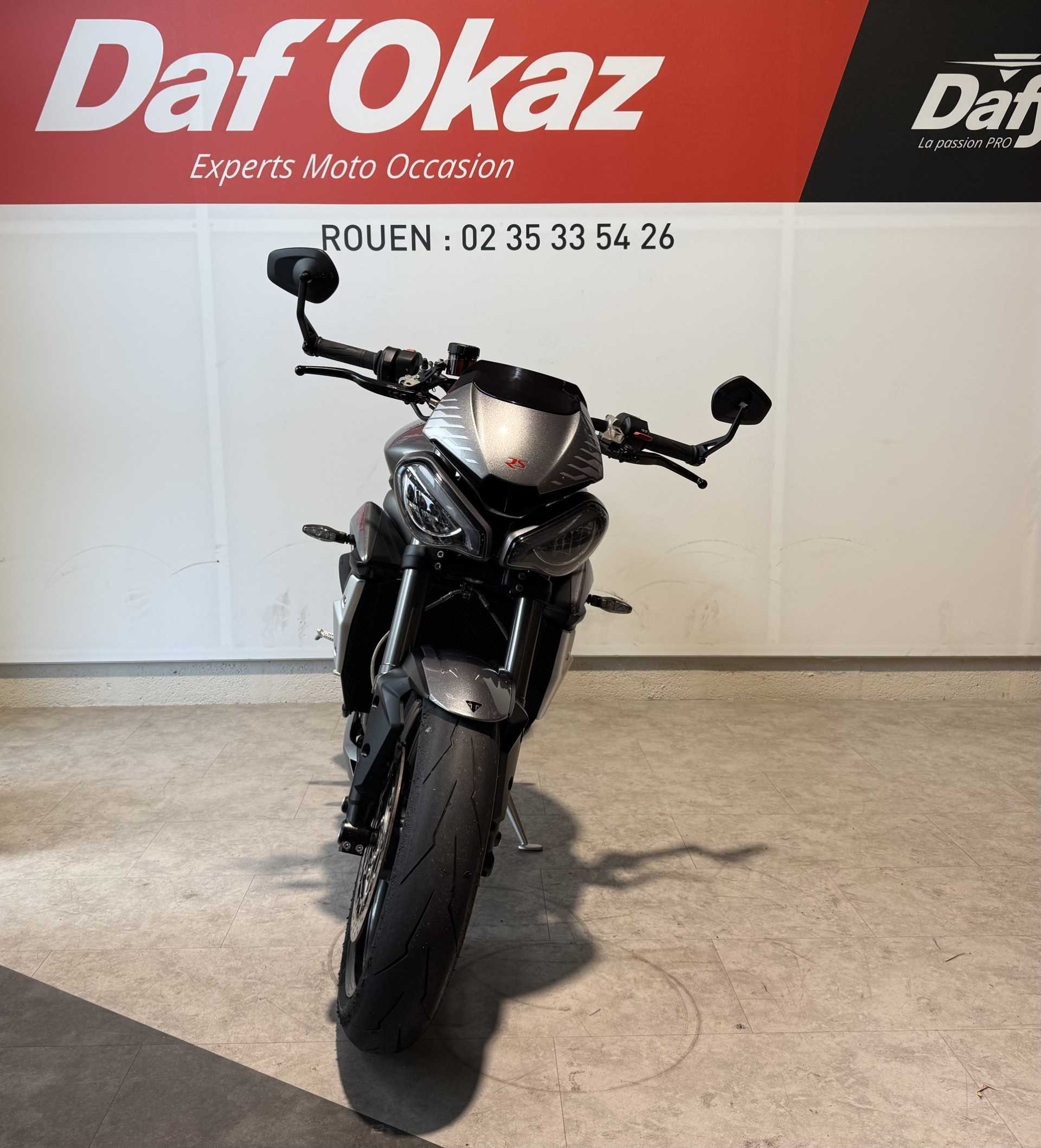 Triumph STREET TRIPLE 765 RS RS 2022 HD vue avant