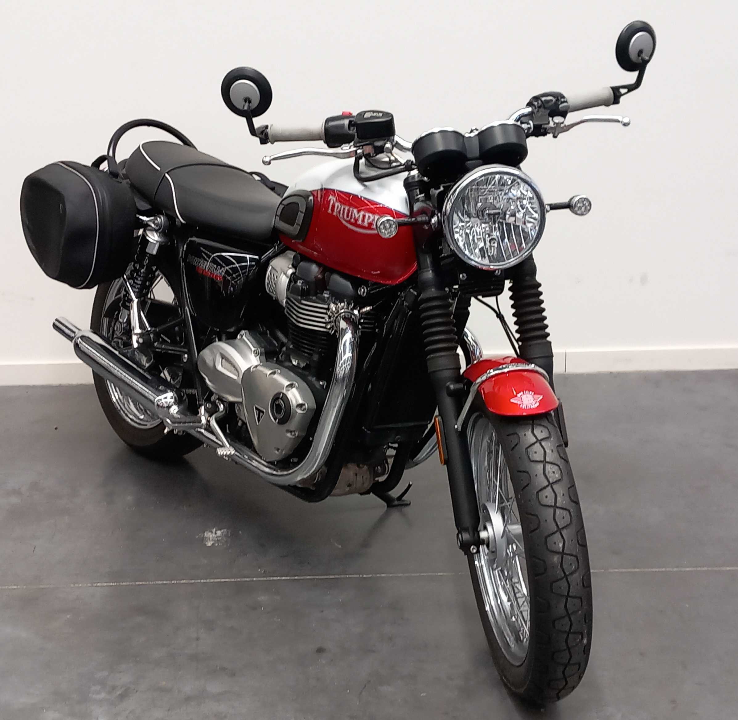 Triumph 900 Bonneville T100 2020 HD vue 3/4 droite