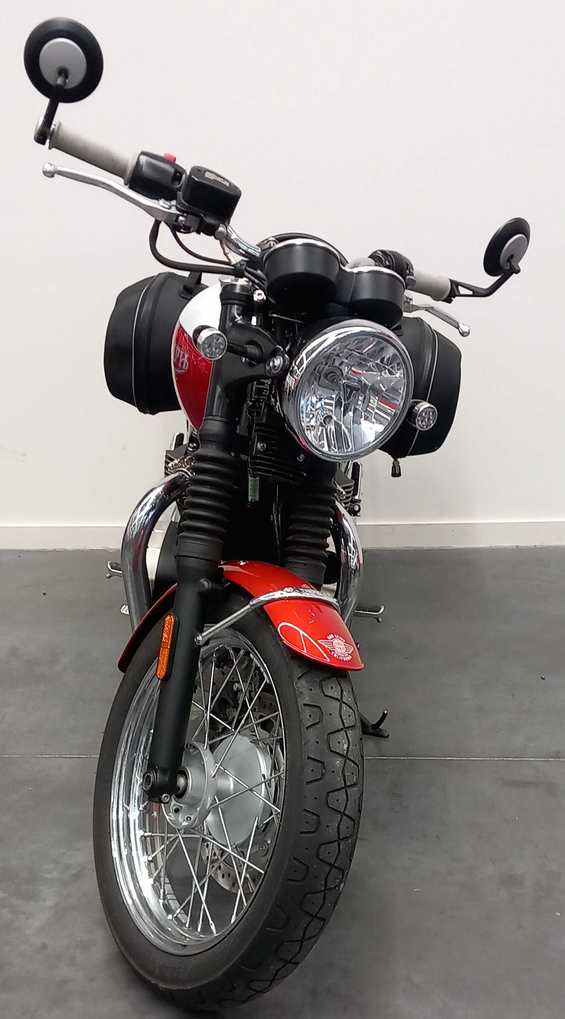 Triumph 900 Bonneville T100 2020 HD vue avant