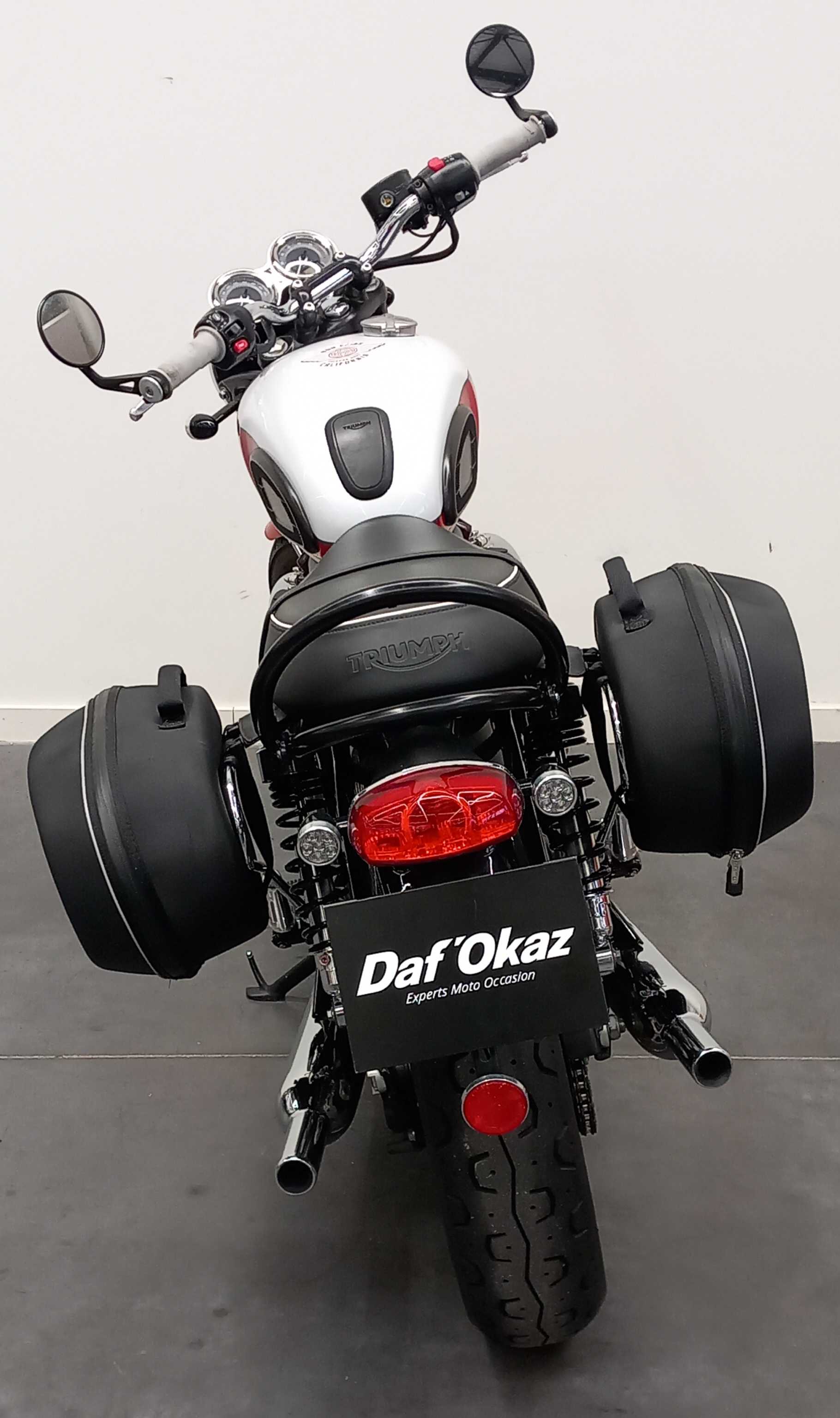 Triumph 900 Bonneville T100 2020 HD vue arrière